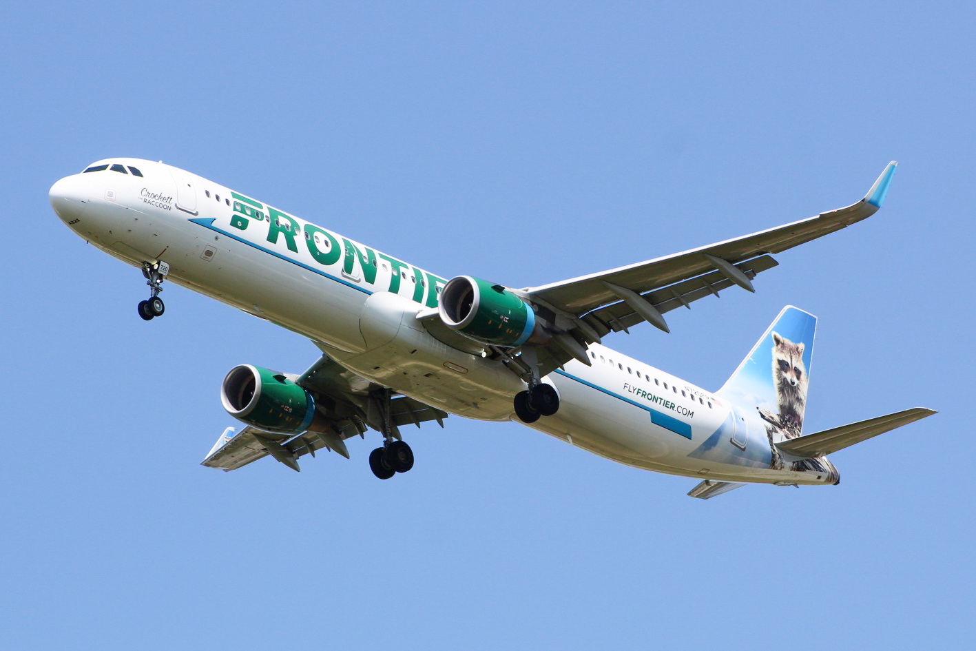 Full size: Frontier Airlines Airbus A321 N720FR at Dallas-Fort Worth International Airport