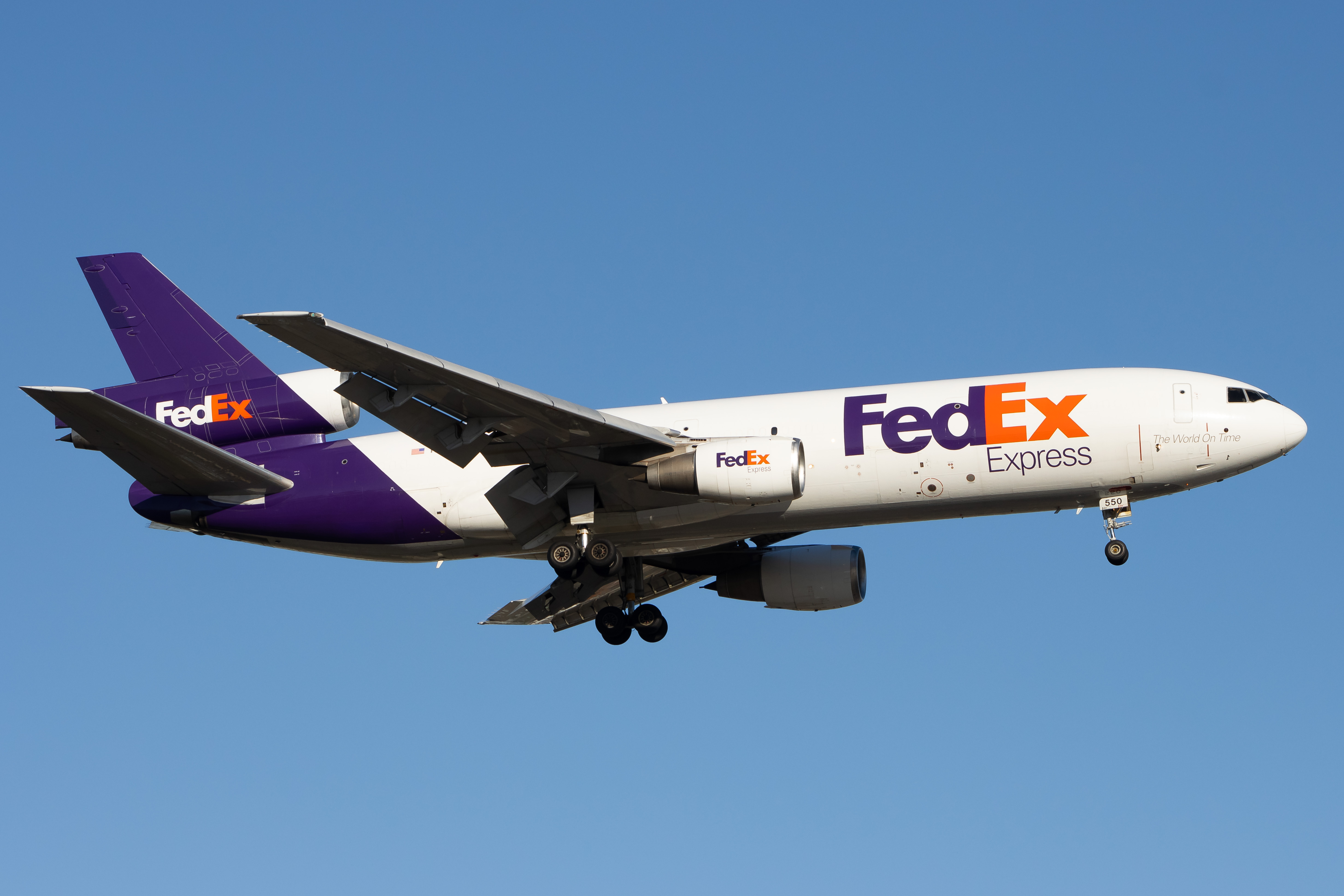 Full size: FedEx Express McDonnell Douglas DC-10 N550FE at Newark Liberty International Airport