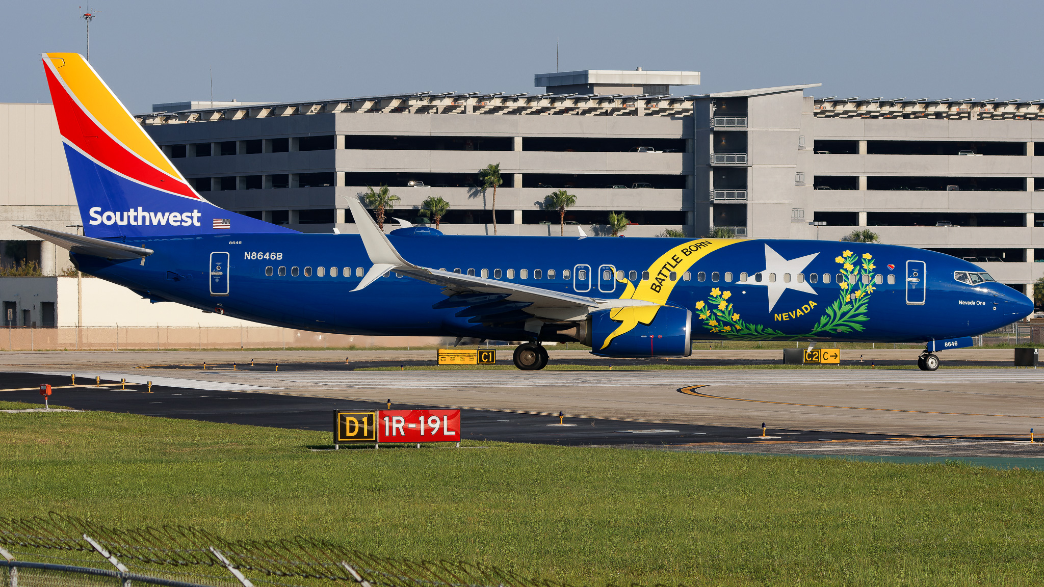 Full size: Southwest Airlines Boeing 737-800 N8646B at Tampa International Airport