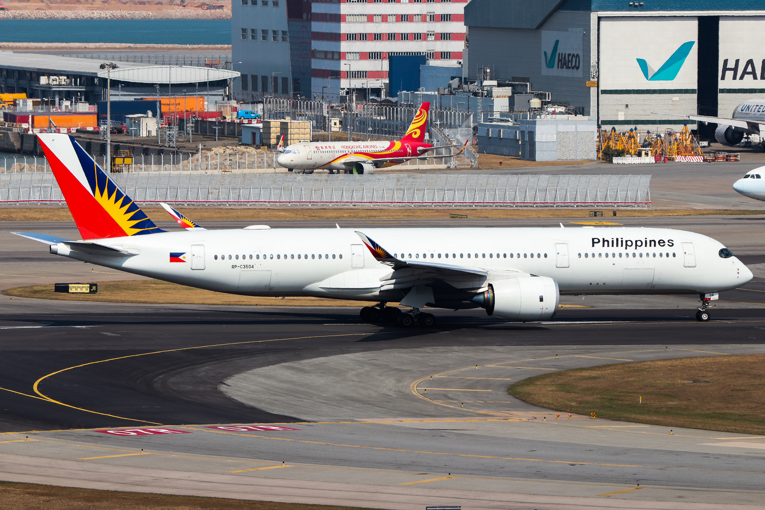 Full size: Philippine Airlines Airbus A350-900 RP-C3504 at Hong Kong International Airport