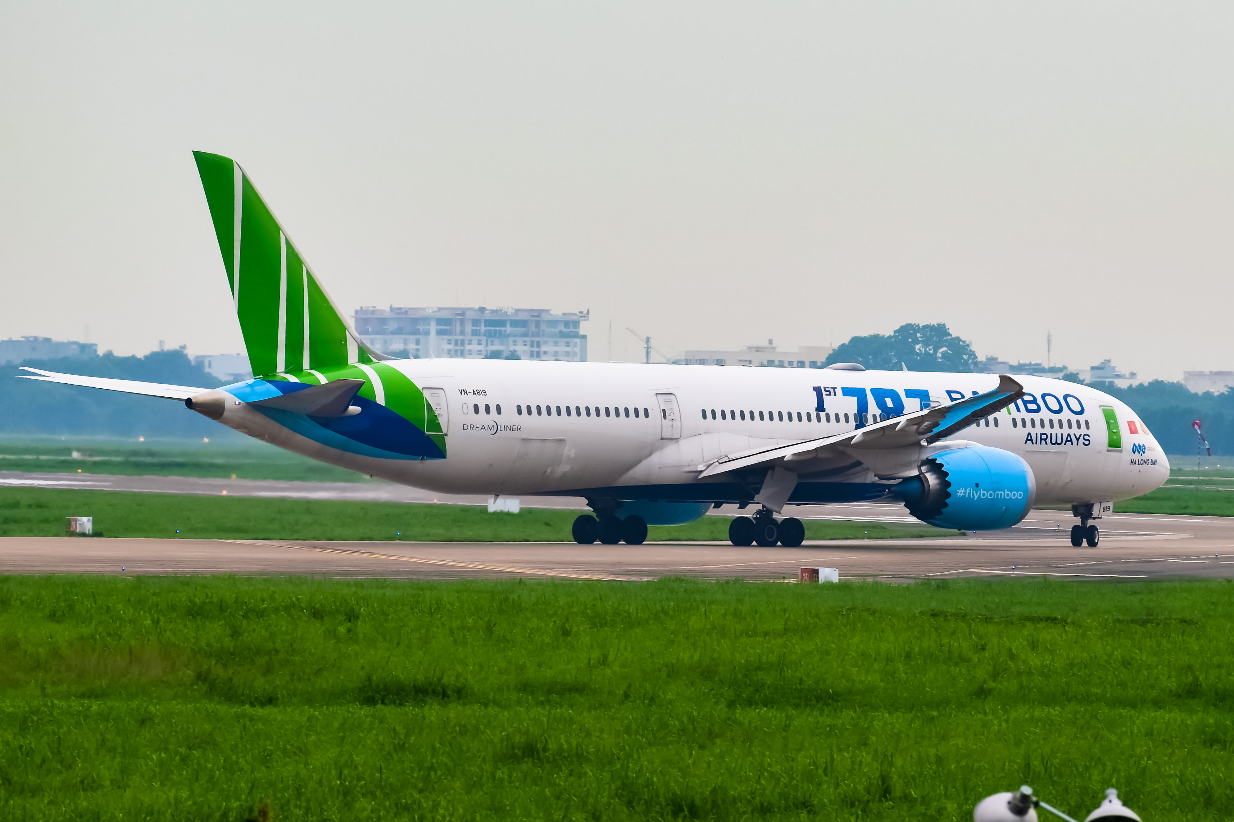 Full size: Bamboo Airways Boeing 787-9 VN-A819 at Tan Son Nhat International Airport