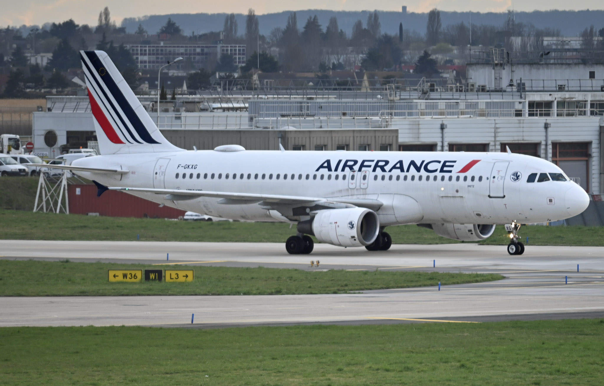 Full size: Air France Airbus A320 F-GKXG at Paris Orly Airport