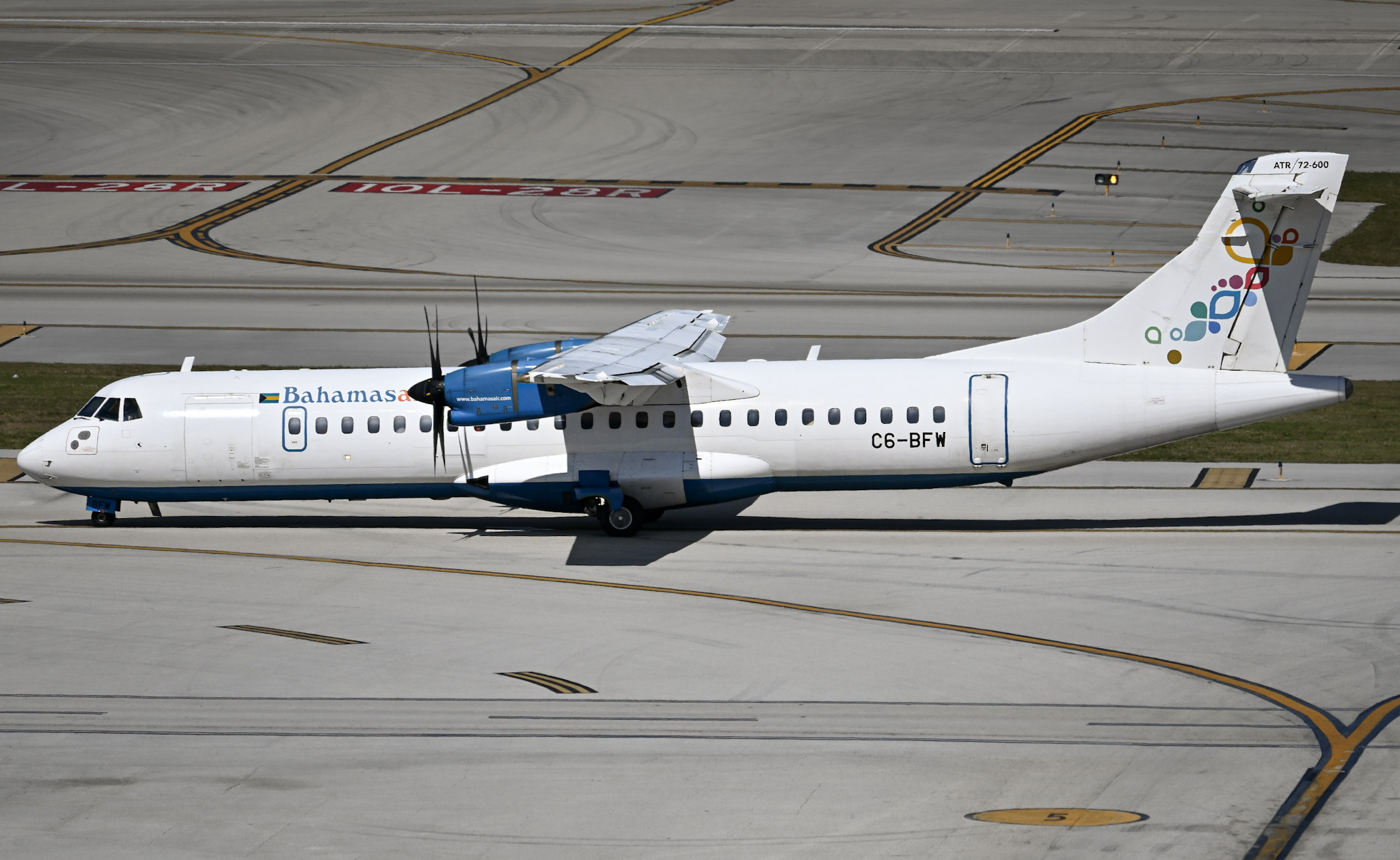 Full size: Bahamasair ATR 72-600 C6-BFW at Fort Lauderdale/Hollywood International Airport