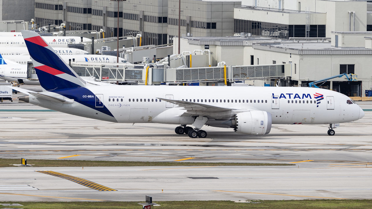 Full size: LATAM Boeing 787-8 CC-BBA at Miami International Airport