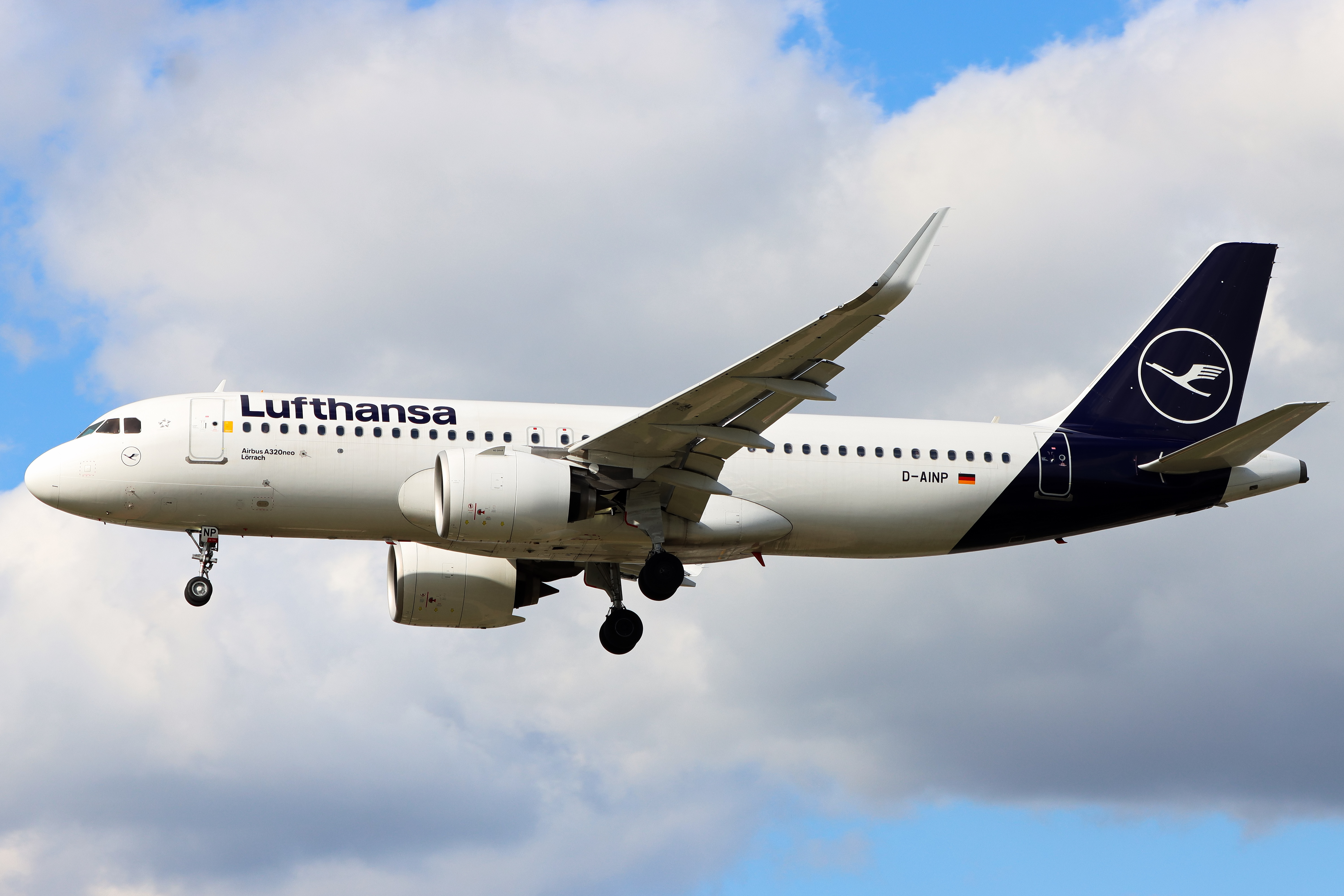 Full size: Lufthansa Airbus A320NEO D-AINP at London Heathrow International Airport