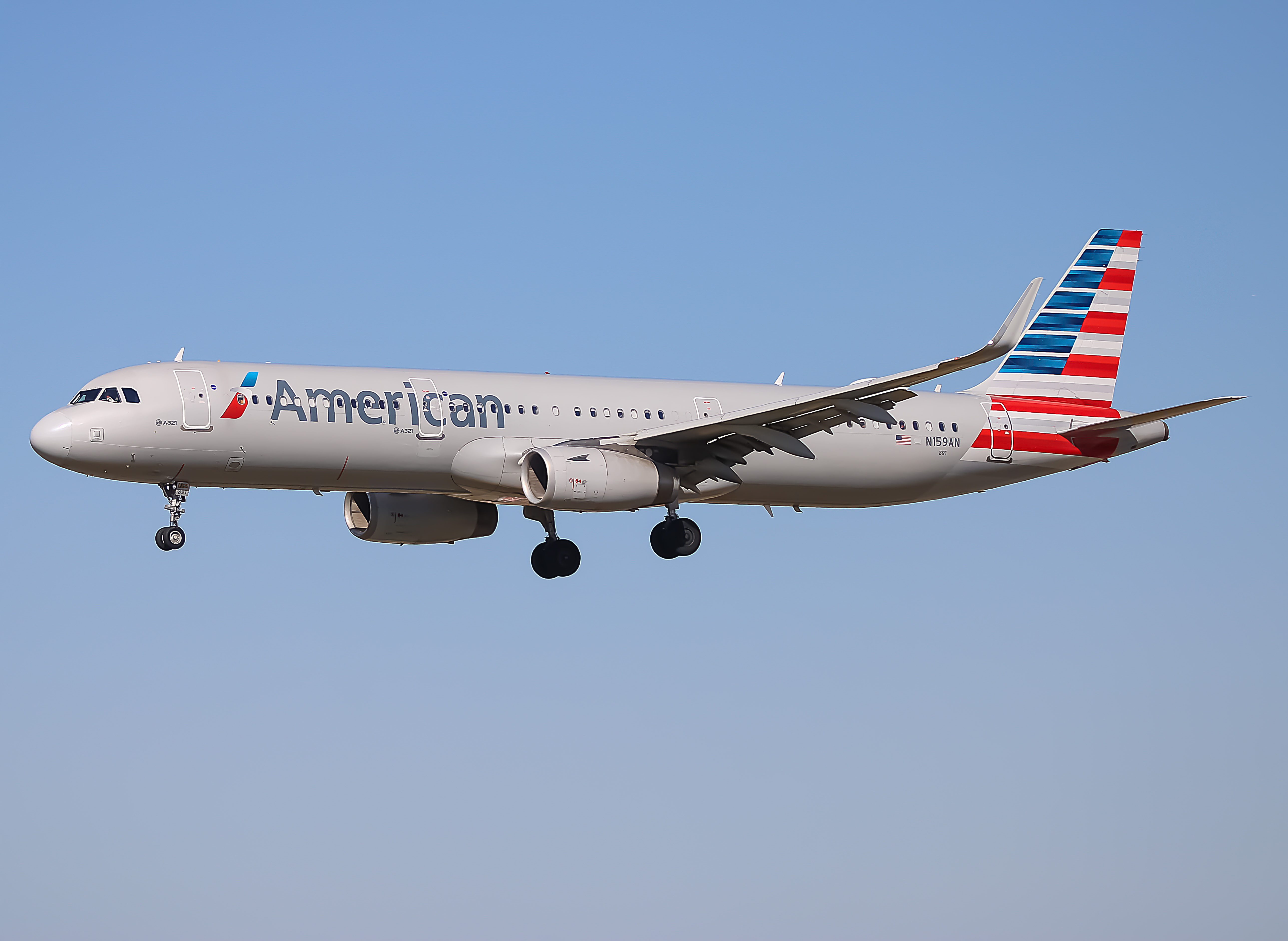 Full size: American Airlines Airbus A321-200 N159AN at Philadelphia International Airport
