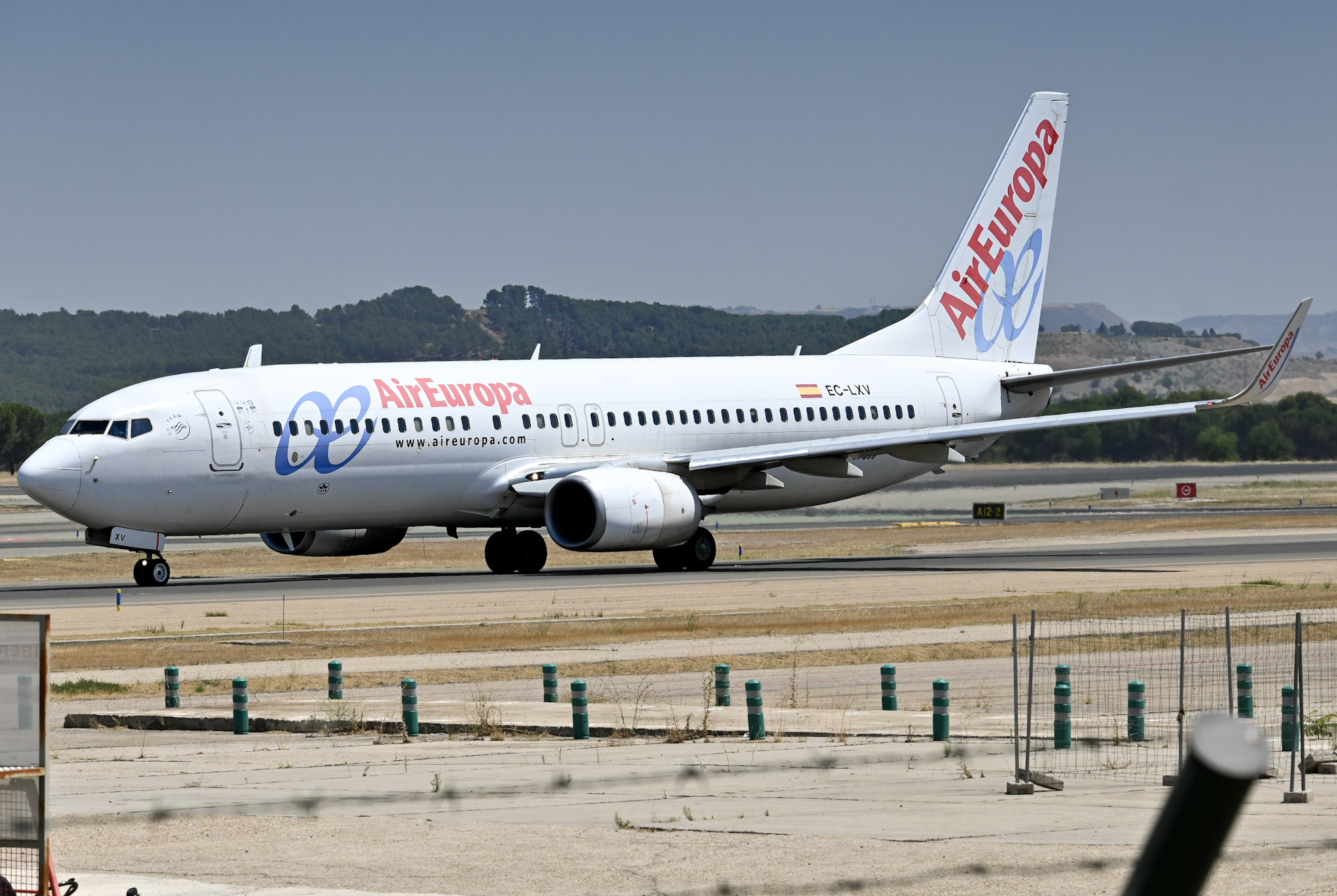 Full size: Air Europa Boeing 737-800 EC-LXV at Madrid Barajas Airport