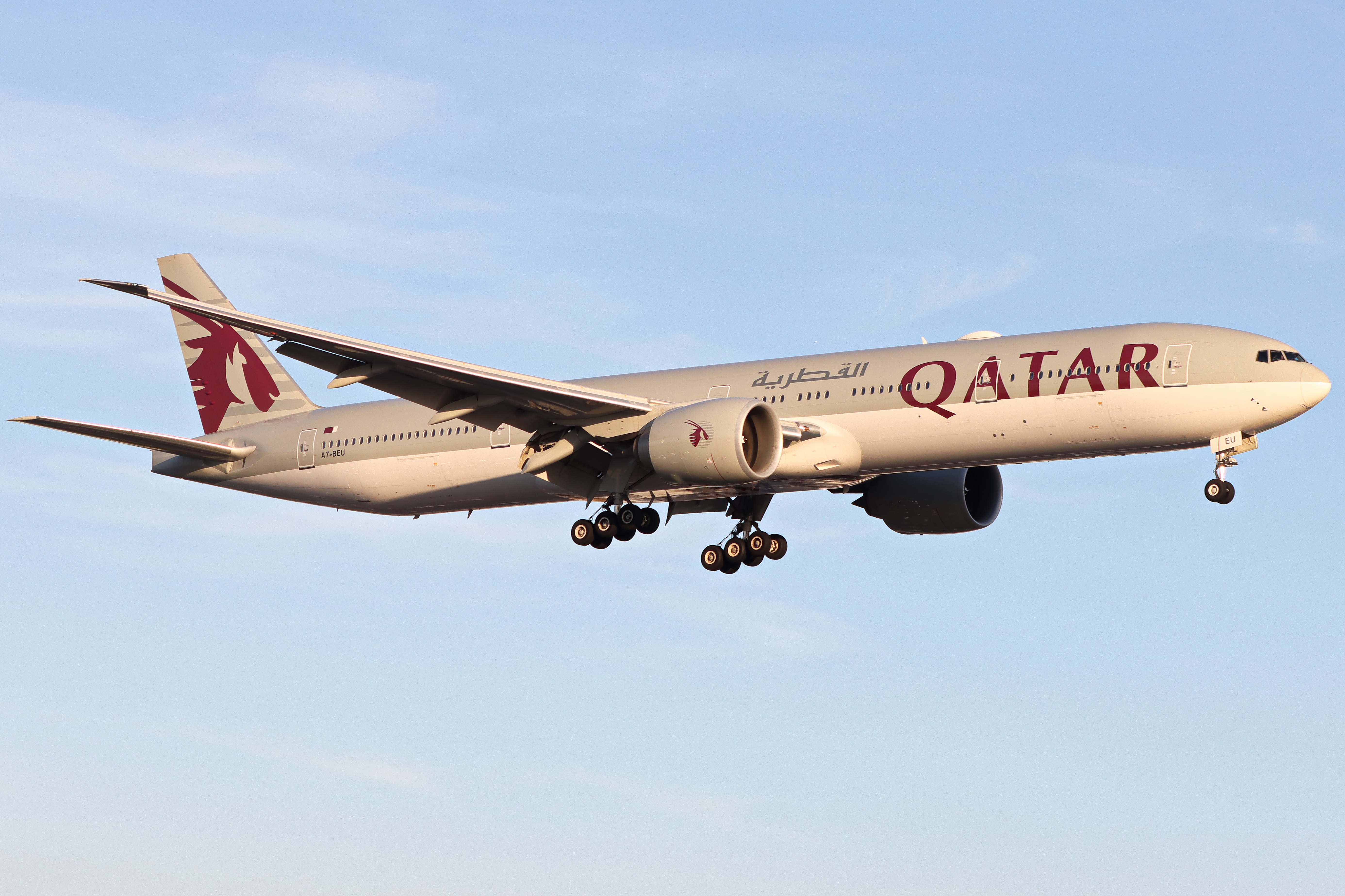 Full size: Qatar Airways Boeing 777-300ER A7-BEU at London Heathrow International Airport