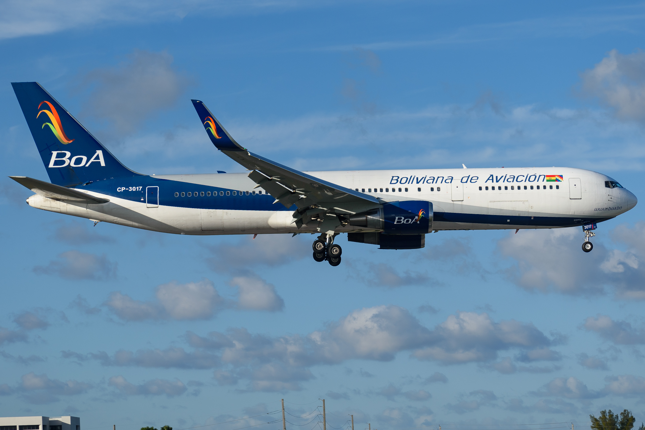 Full size: Boliviana de Aviacion Boeing 767-300ER CP-3017 at Miami International Airport