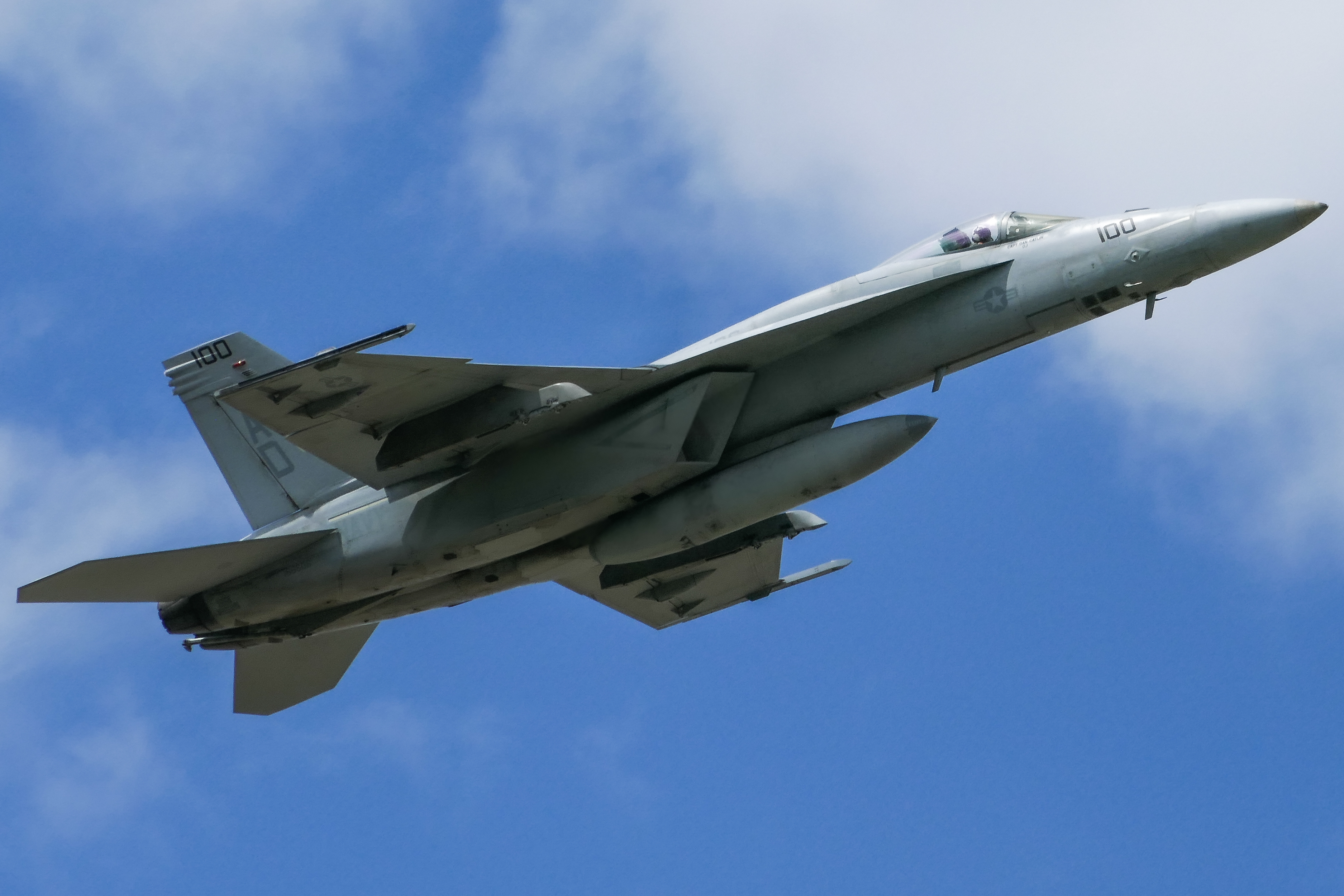 Full size: US Navy Boeing F-18 Super Hornet 166606 at Austin-Bergstrom International Airport