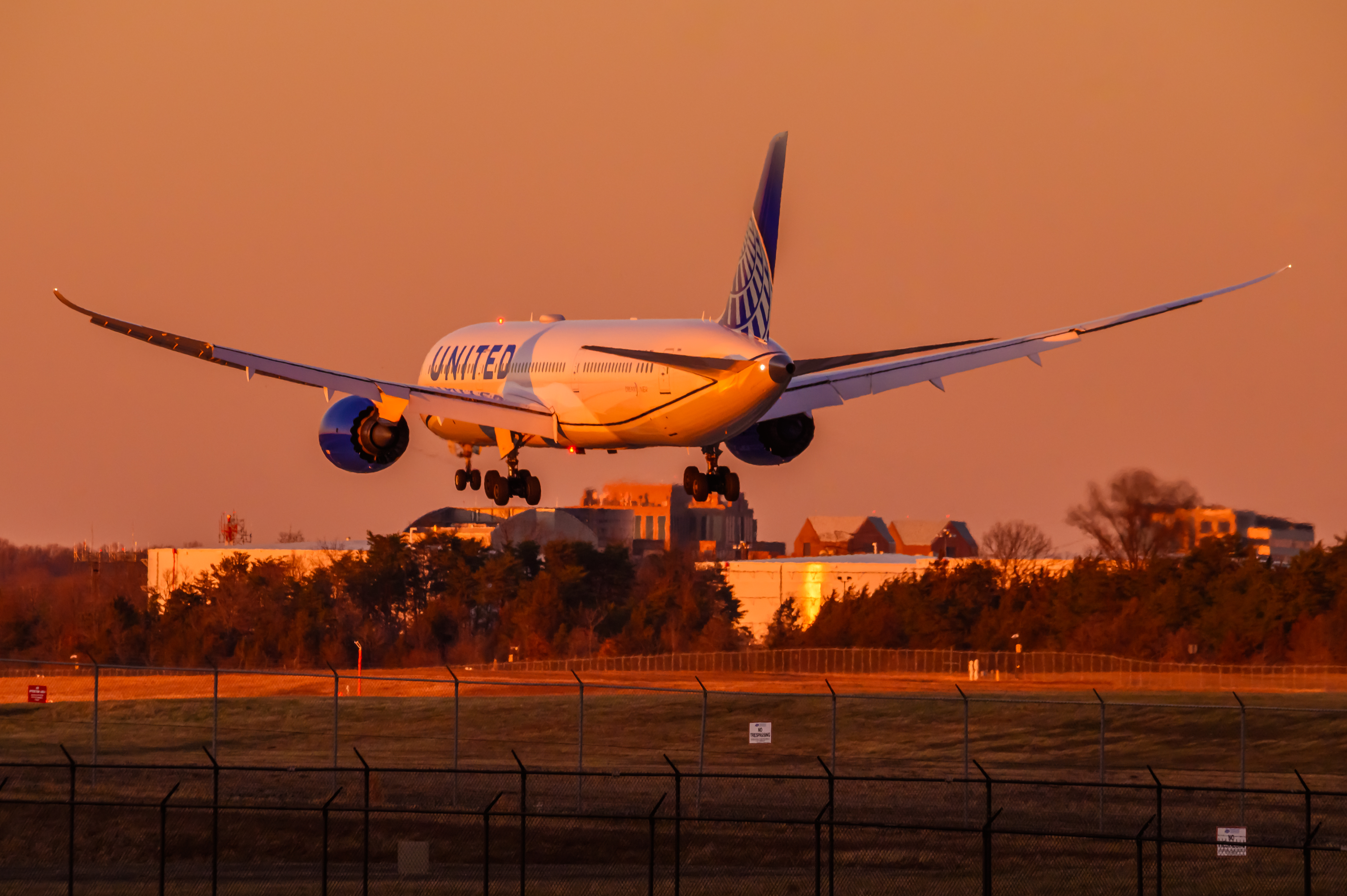 Full size: United Airlines Boeing 787-9 N22995 at Washington Dulles International Airport