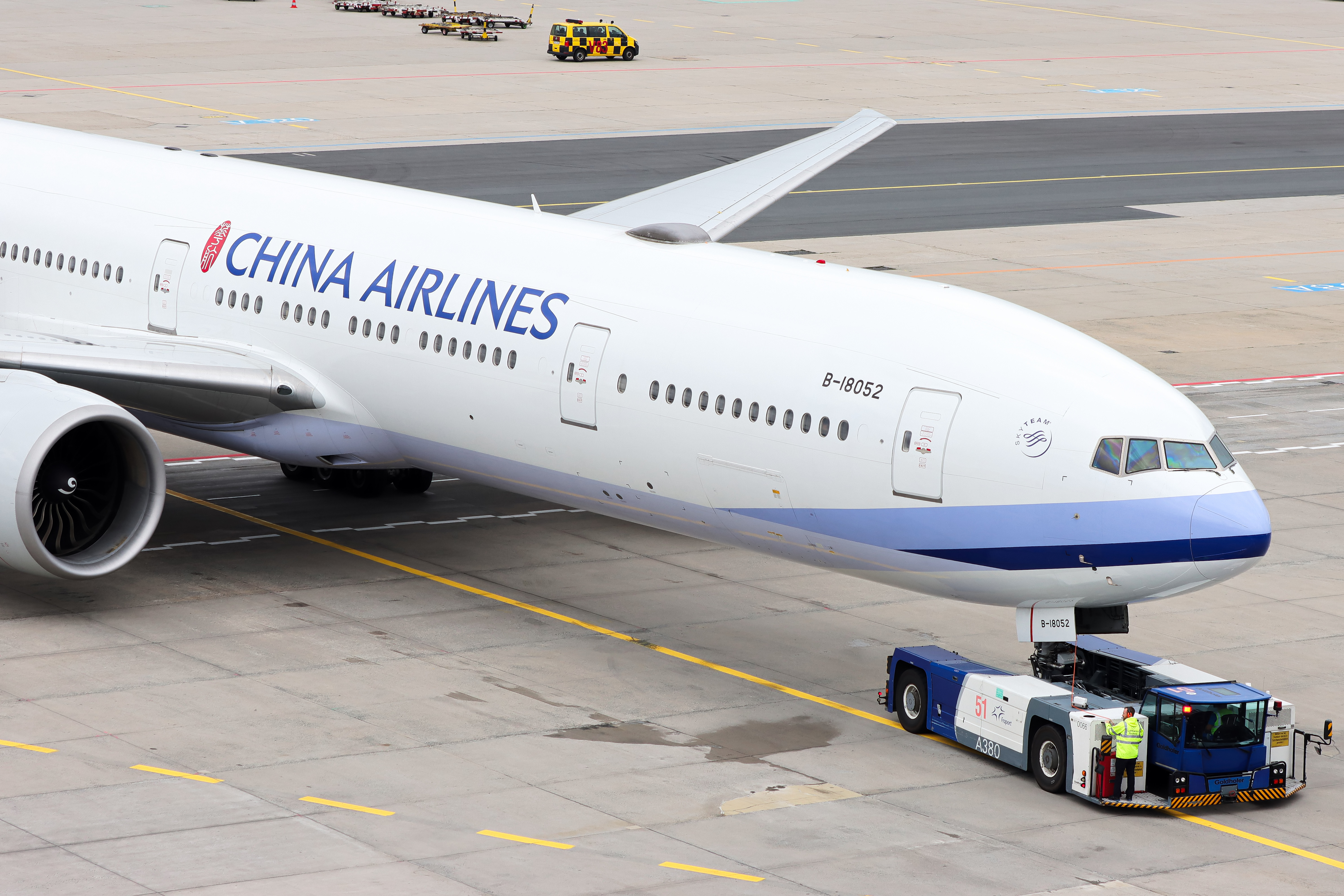 Full size: China Airlines Boeing 777-300ER B-18052 at Frankfurt International Airport