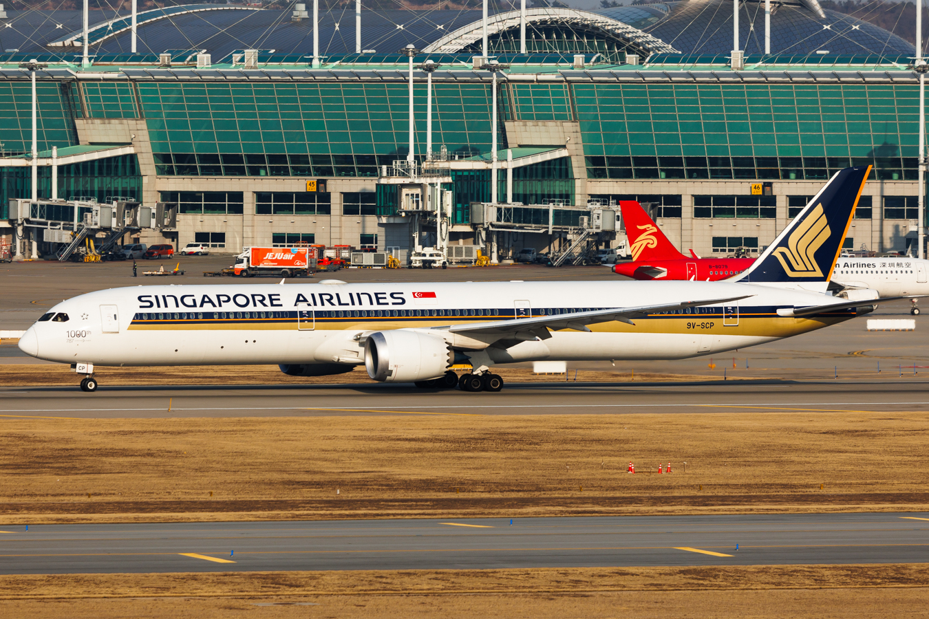 Full size: Singapore Airlines Boeing 787-10 9V-SCP at Seoul-Incheon International Airport