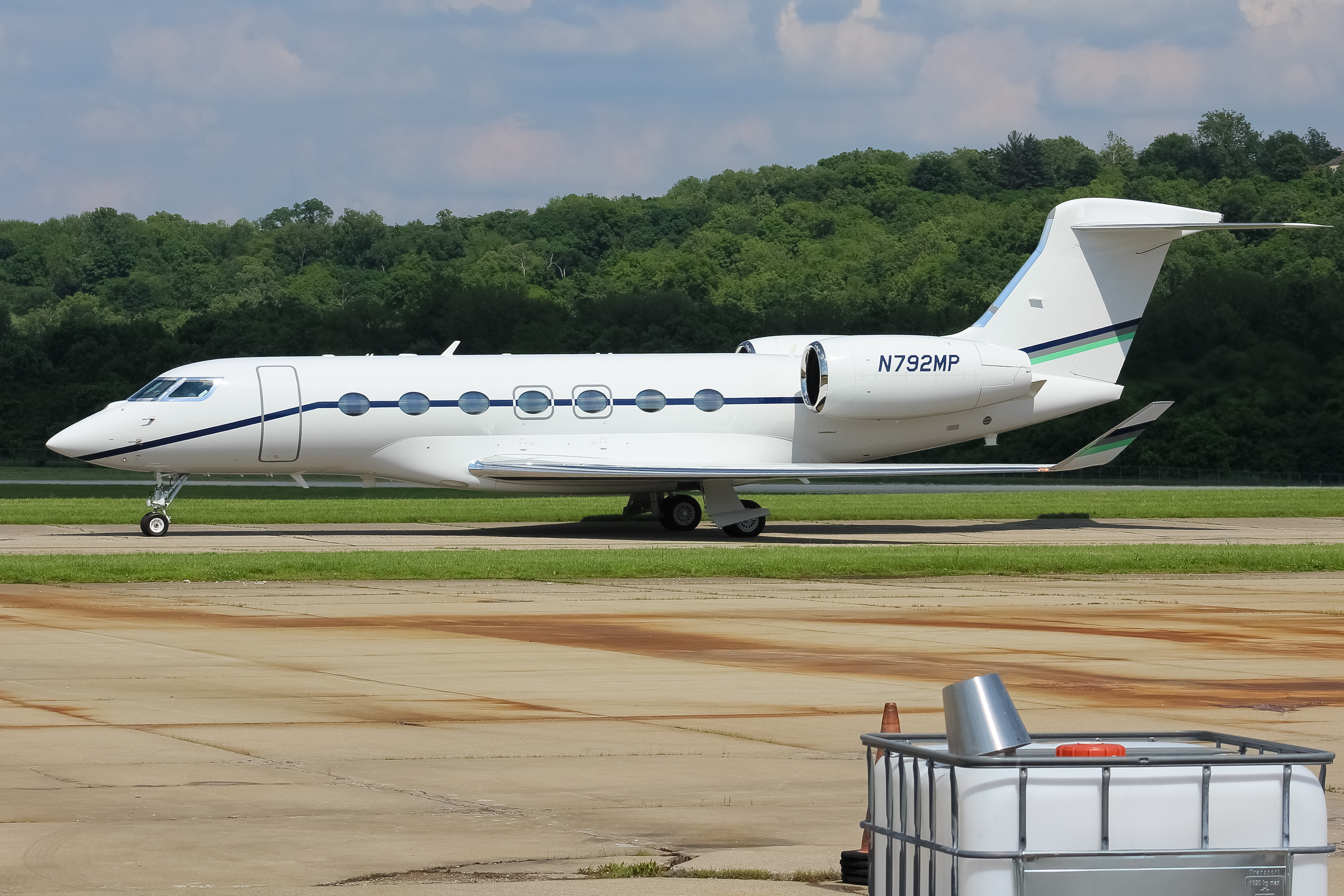 Full size: PRIVATE Gulfstream G500 N792MP at Cincinnati Municipal Airport/Lunken Field
