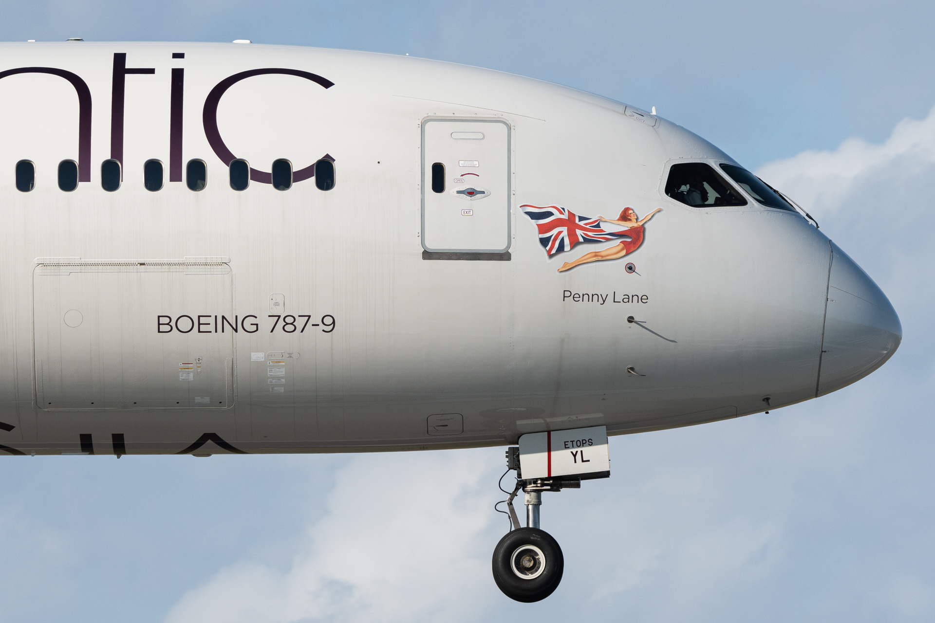 Full size: Virgin Atlantic Boeing 787-9 G-VNYL at Miami International Airport