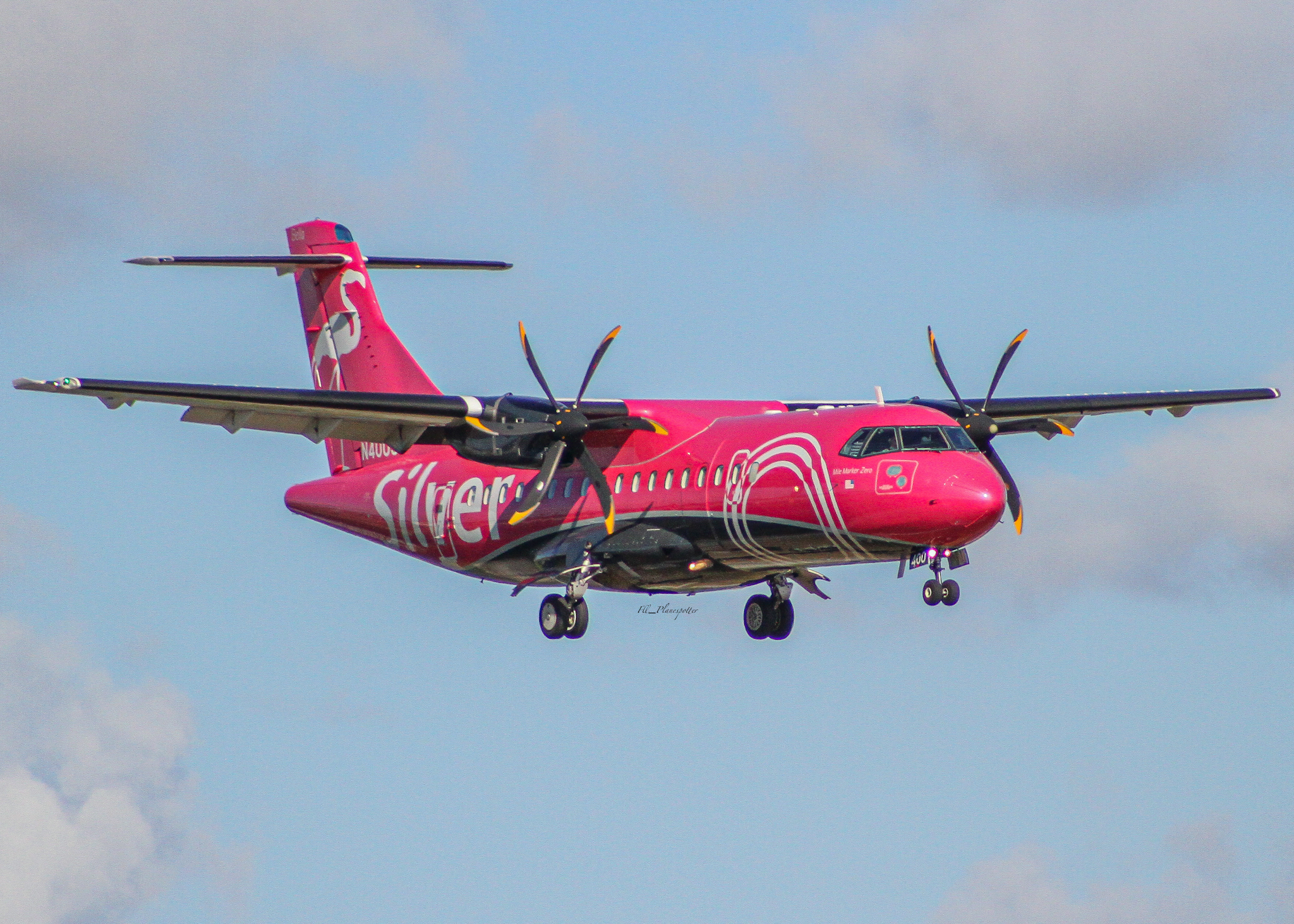 Full size: Silver Airways ATR 42-600 N400SV at Fort Lauderdale/Hollywood International Airport