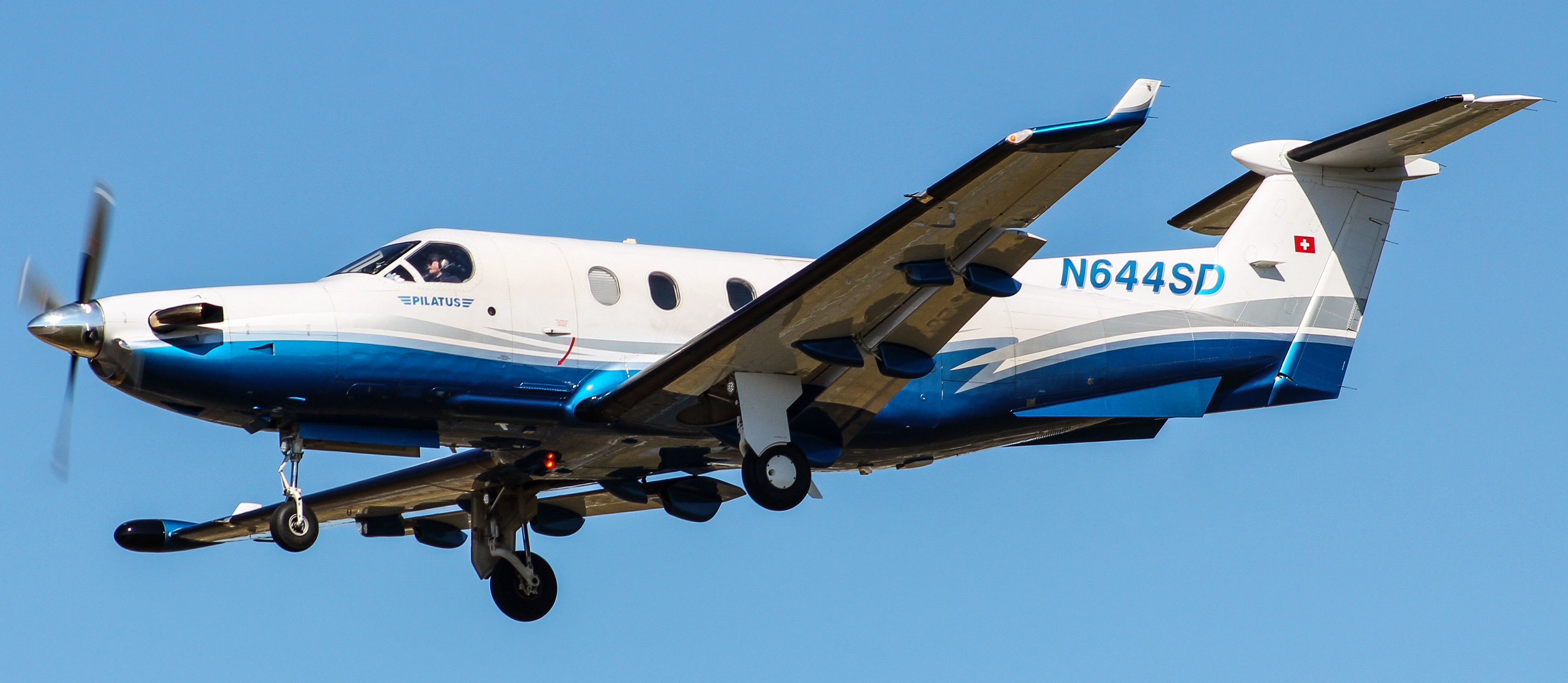Full size: Aero Tech Pilatus Pc-12 N644SD at Lancaster Airport