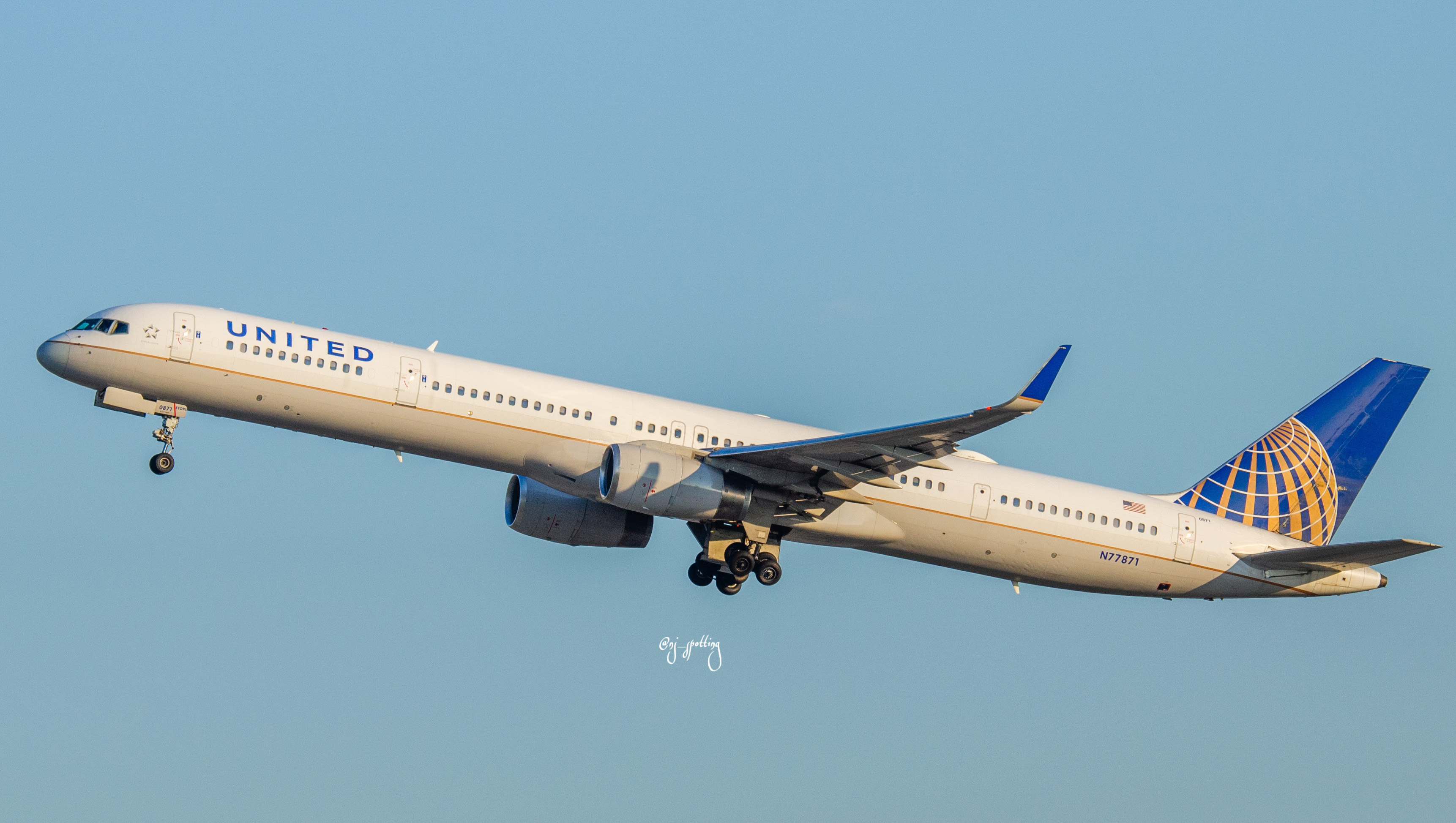 Full size: United Airlines Boeing 757-300 N77871 at Newark Liberty International Airport