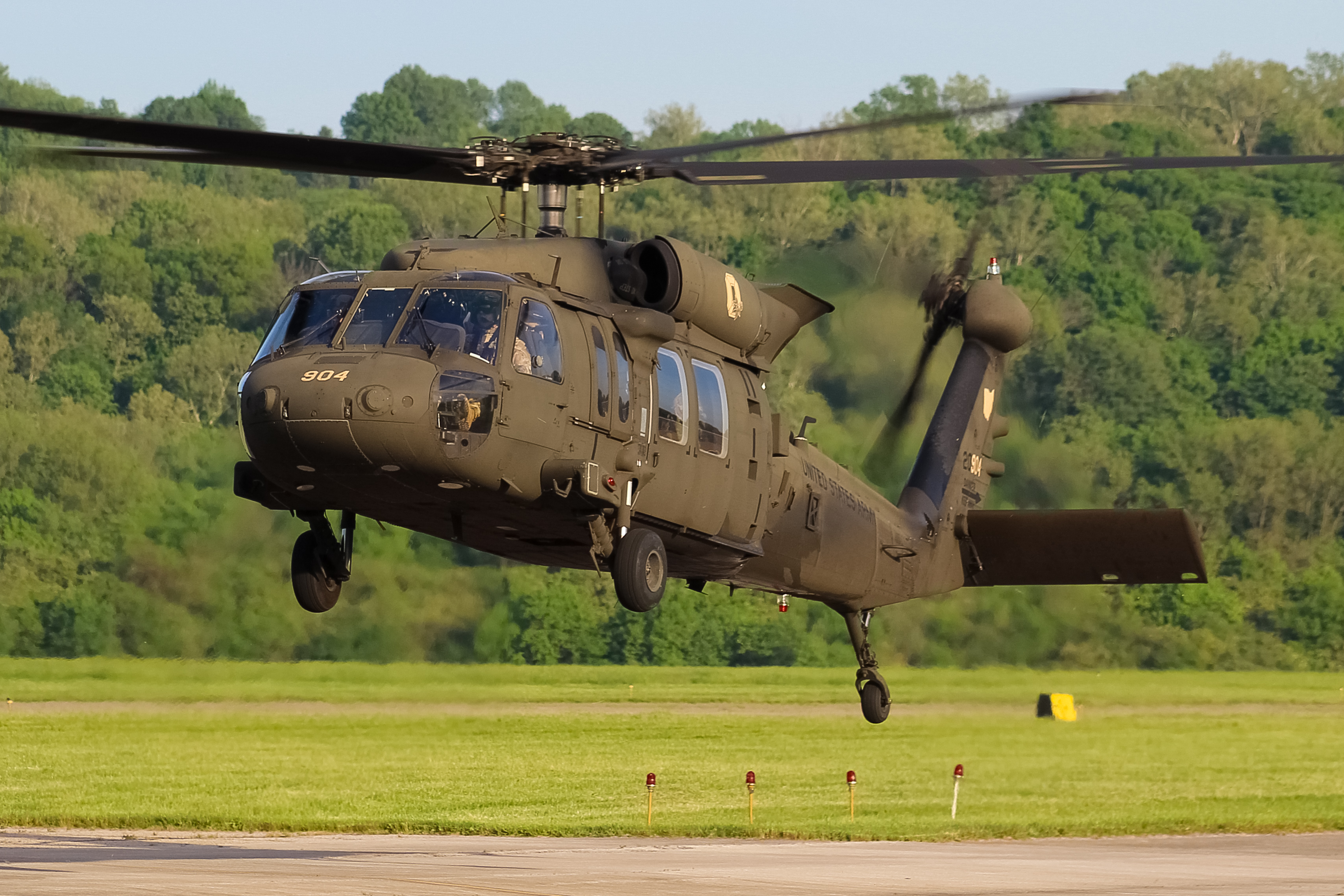 Full size: USA - United States Army Sikorsky UH-60L Blackhawk 16-20904 at Cincinnati Municipal Airport/Lunken Field
