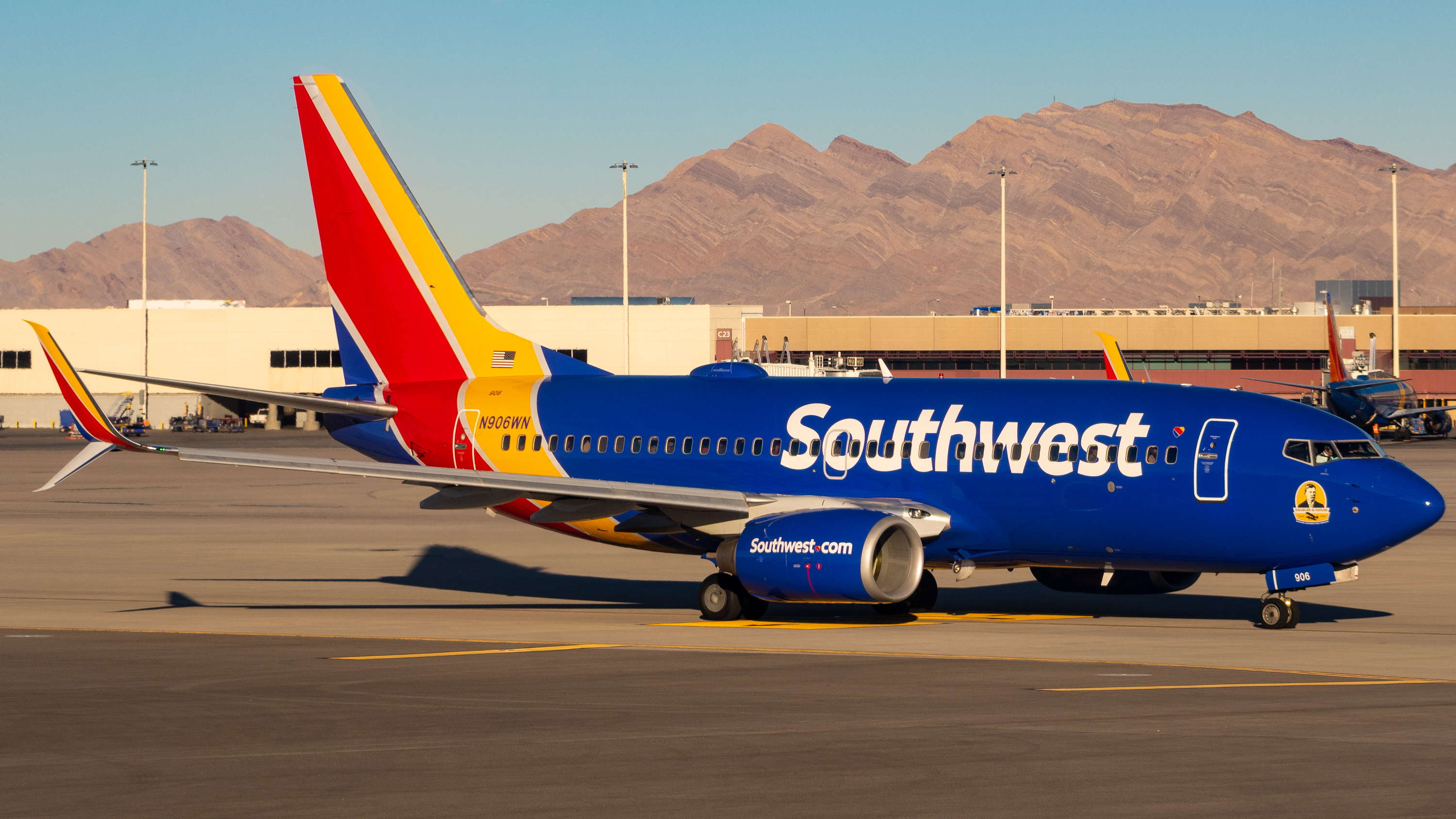 Full size: Southwest Airlines Boeing 737-700 N906WN at Harry Reid International Airport