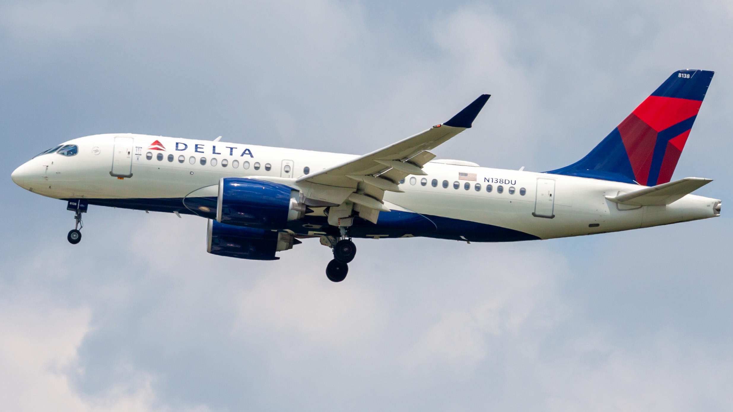 Full size: Delta Airlines Airbus A220-100 N138DU at Houston-George Bush Intercontinental Airport