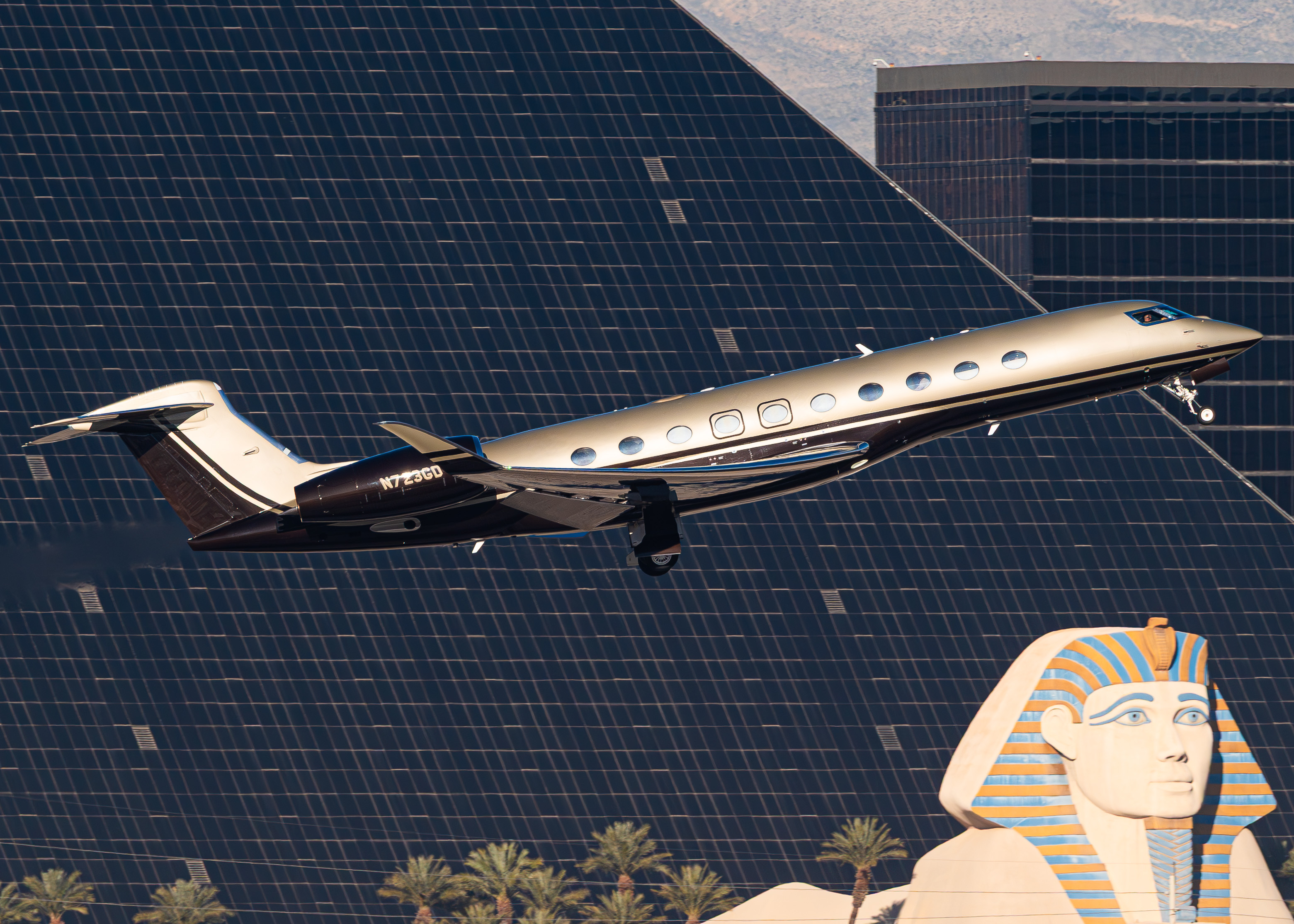 Full size: PRIVATE Gulfstream G700 N723GD at Harry Reid International Airport
