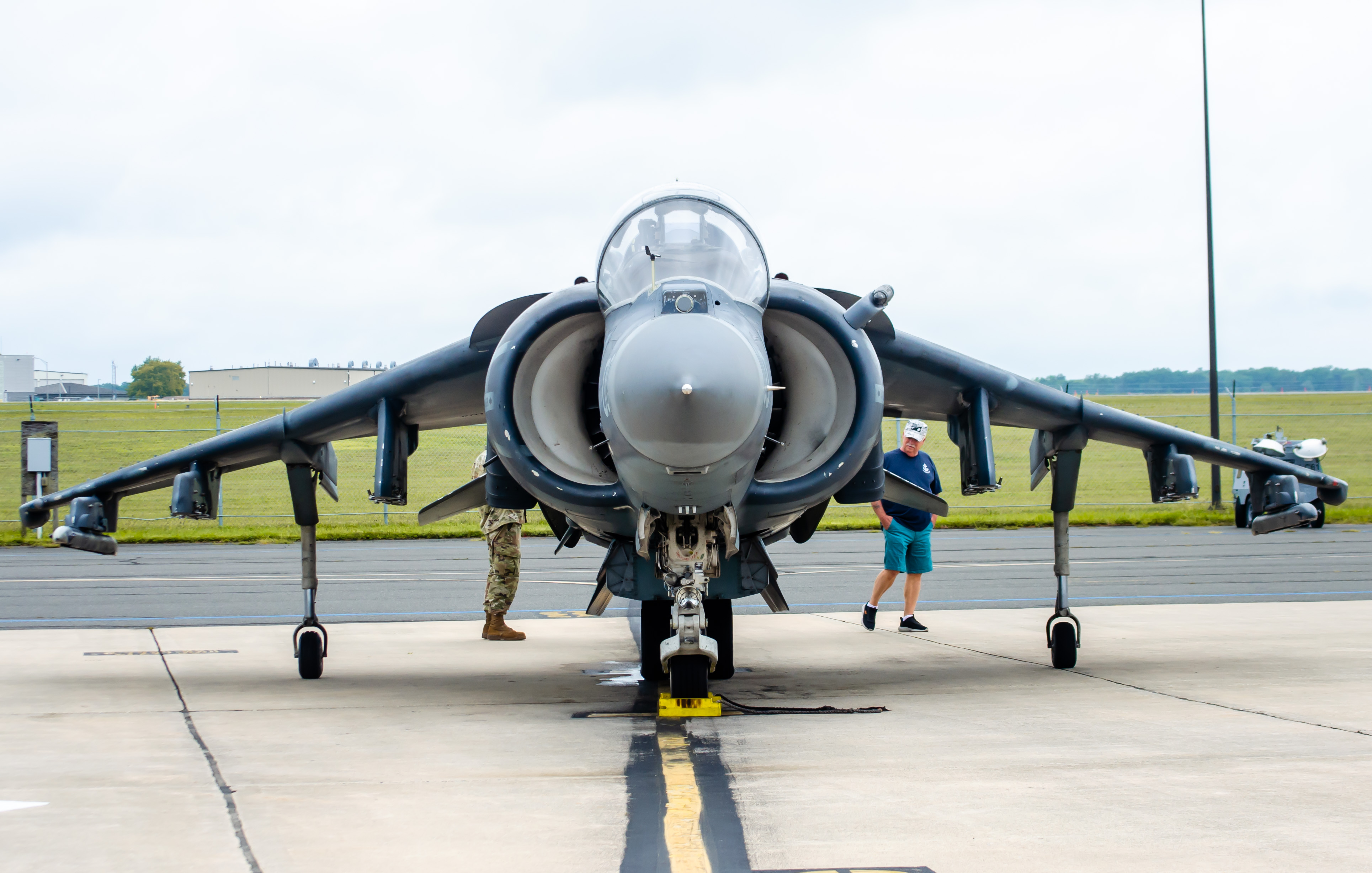 Full size: USMC - United States Marine Corp McDonnell Douglas AV-8B Harrier II 165355 at Atlantic City International Airport