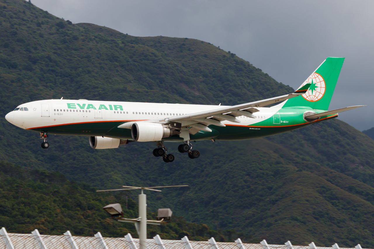Full size: EVA Air Airbus A330-200 B-16311 at Hong Kong International Airport