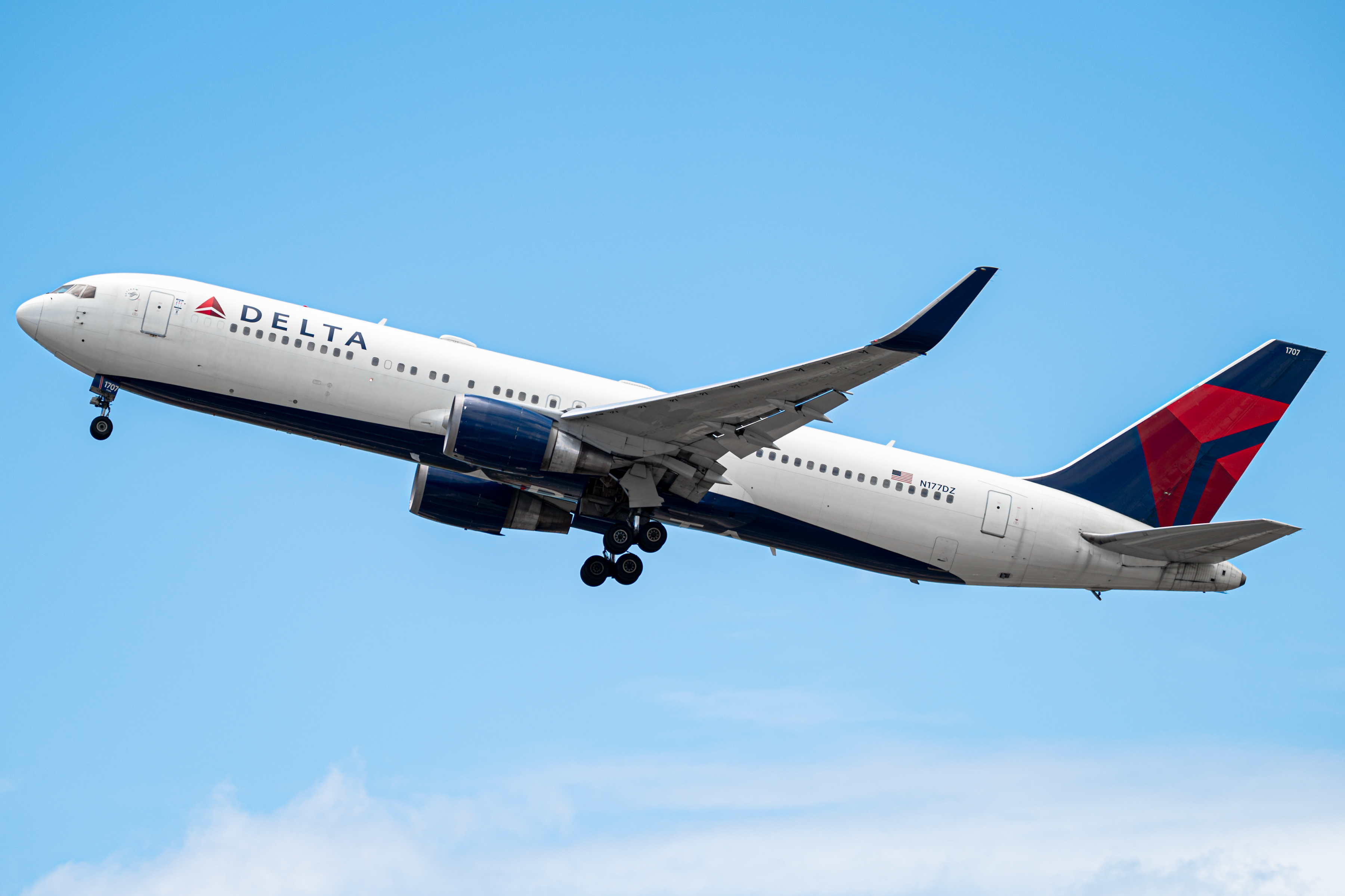 Full size: Delta Airlines Boeing 767-300ER N177DZ at Daniel K Inouye International Airport