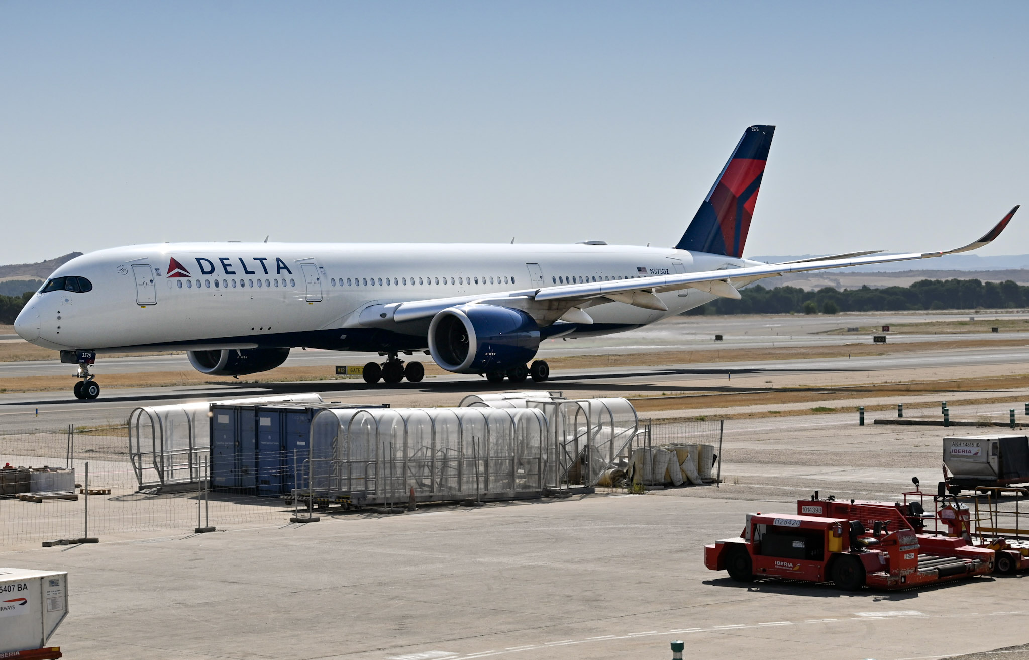 Full size: Delta Airlines Airbus A350-900 N575DZ at Madrid Barajas Airport