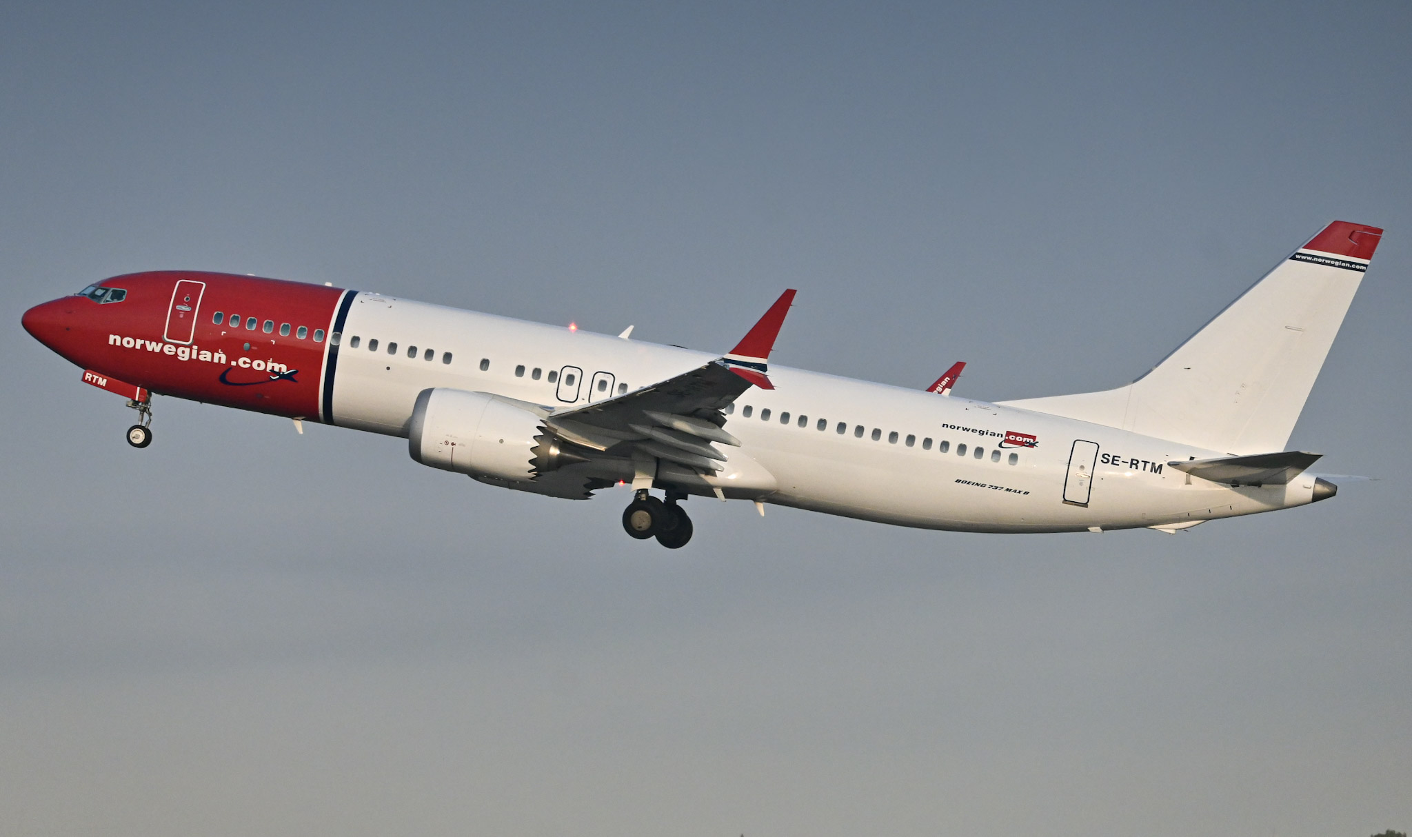 Full size: Norwegian Air Boeing 737 MAX 8 SE-RTM at Stockholm Arlanda Airport