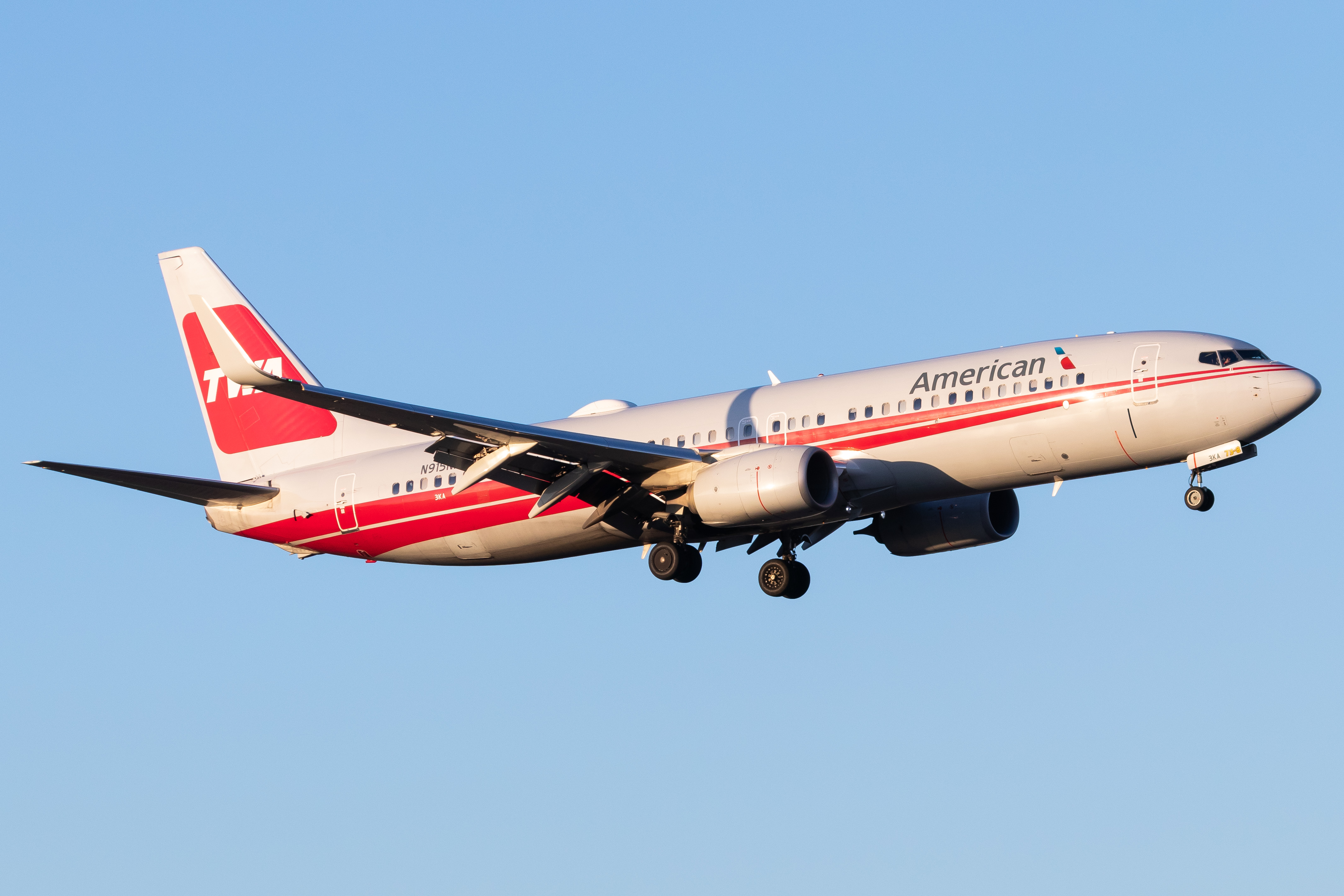 Full size: American Airlines Boeing 737-800 N915NN at San Antonio International Airport