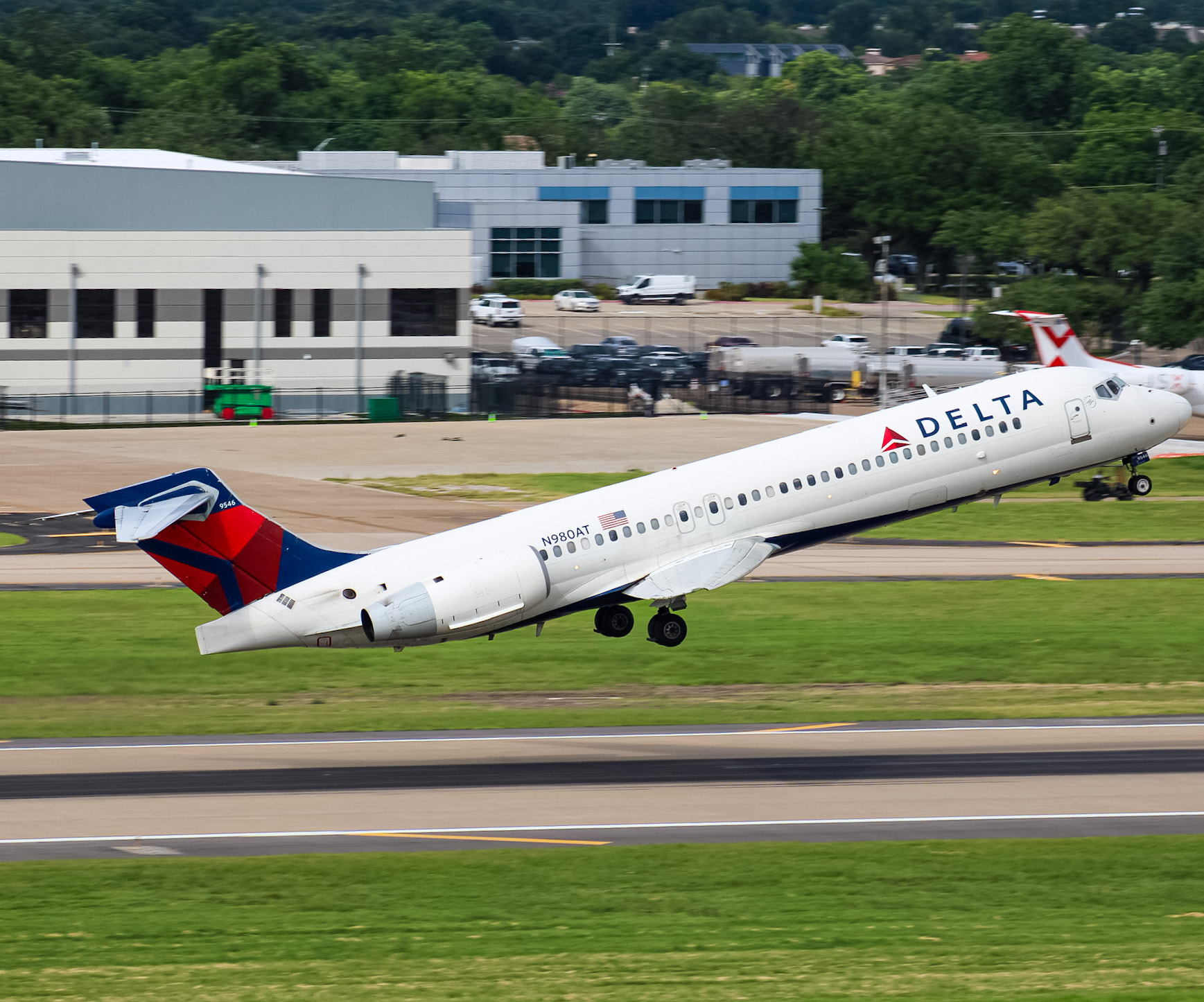 Full size: Delta Airlines Boeing 717-200 N980AT at Dallas Love Field Airport