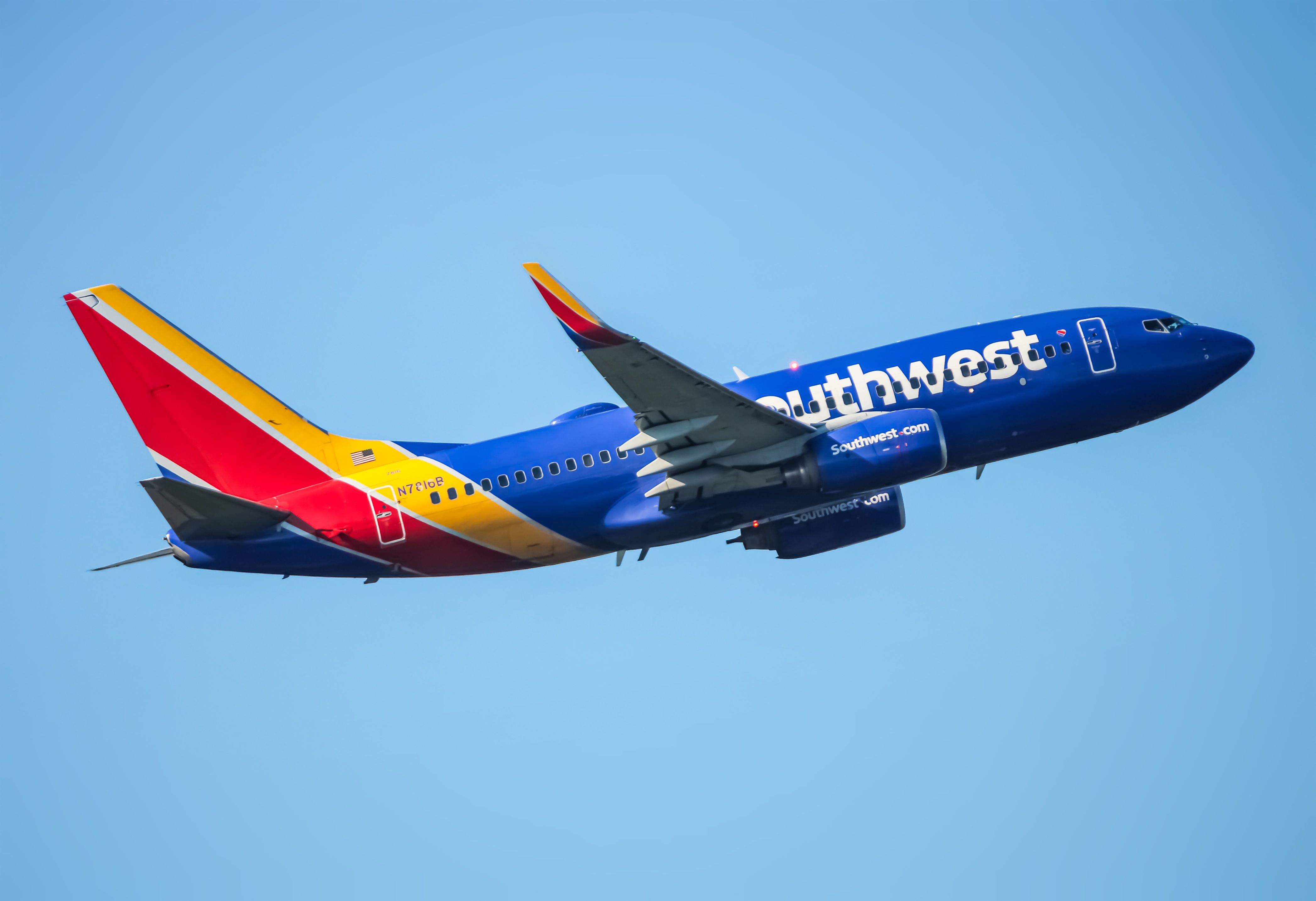Full size: Southwest Airlines Boeing 737-700 N7816B at Baltimore/Washington International Thurgood Marshall Airport