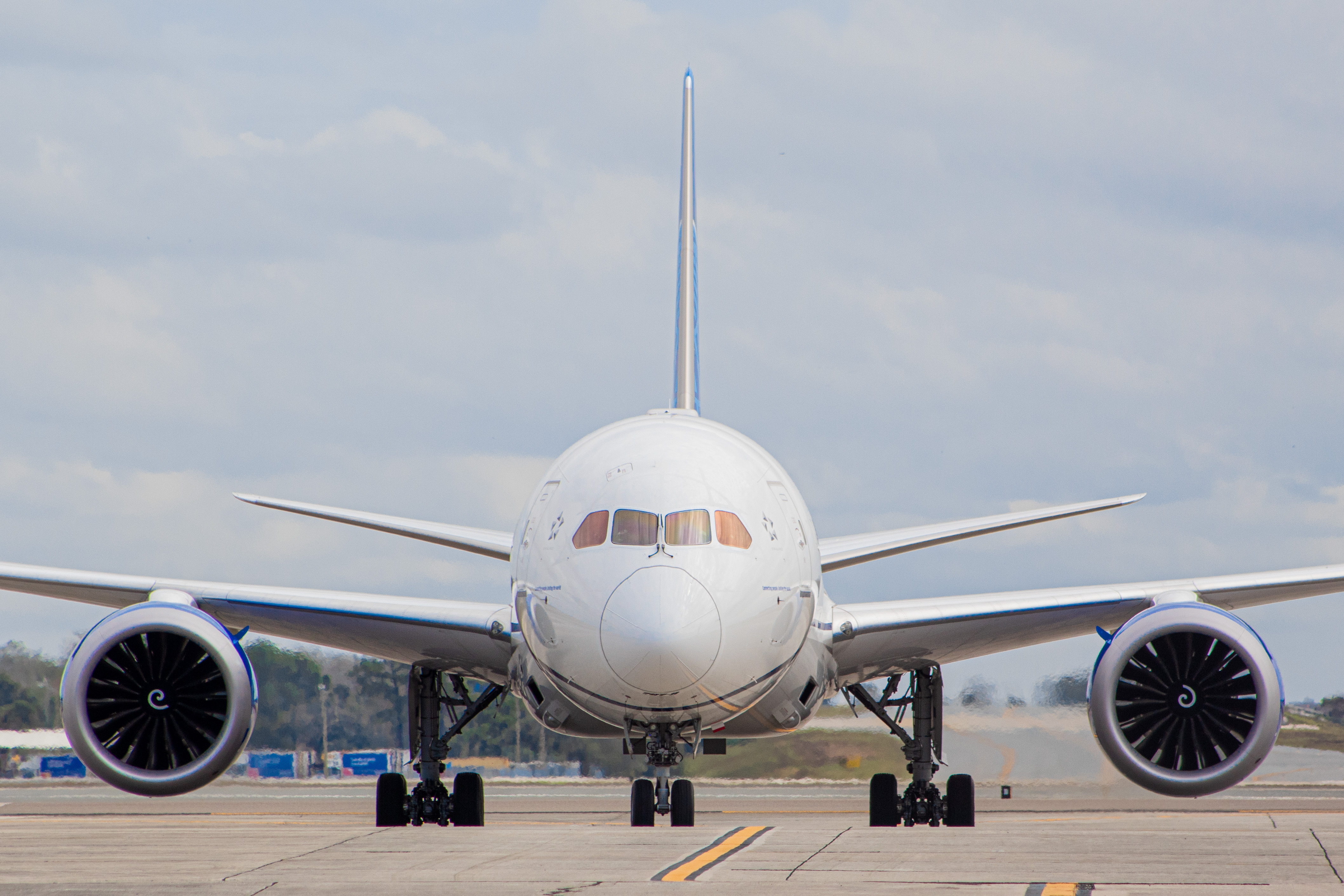 Full size: United Airlines Boeing 787-9 N29978 at Orlando International Airport