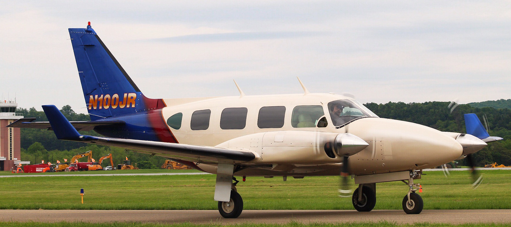 Full size: PRIVATE Piper 31 Navajo N100JR at Frederick Municipal Airport
