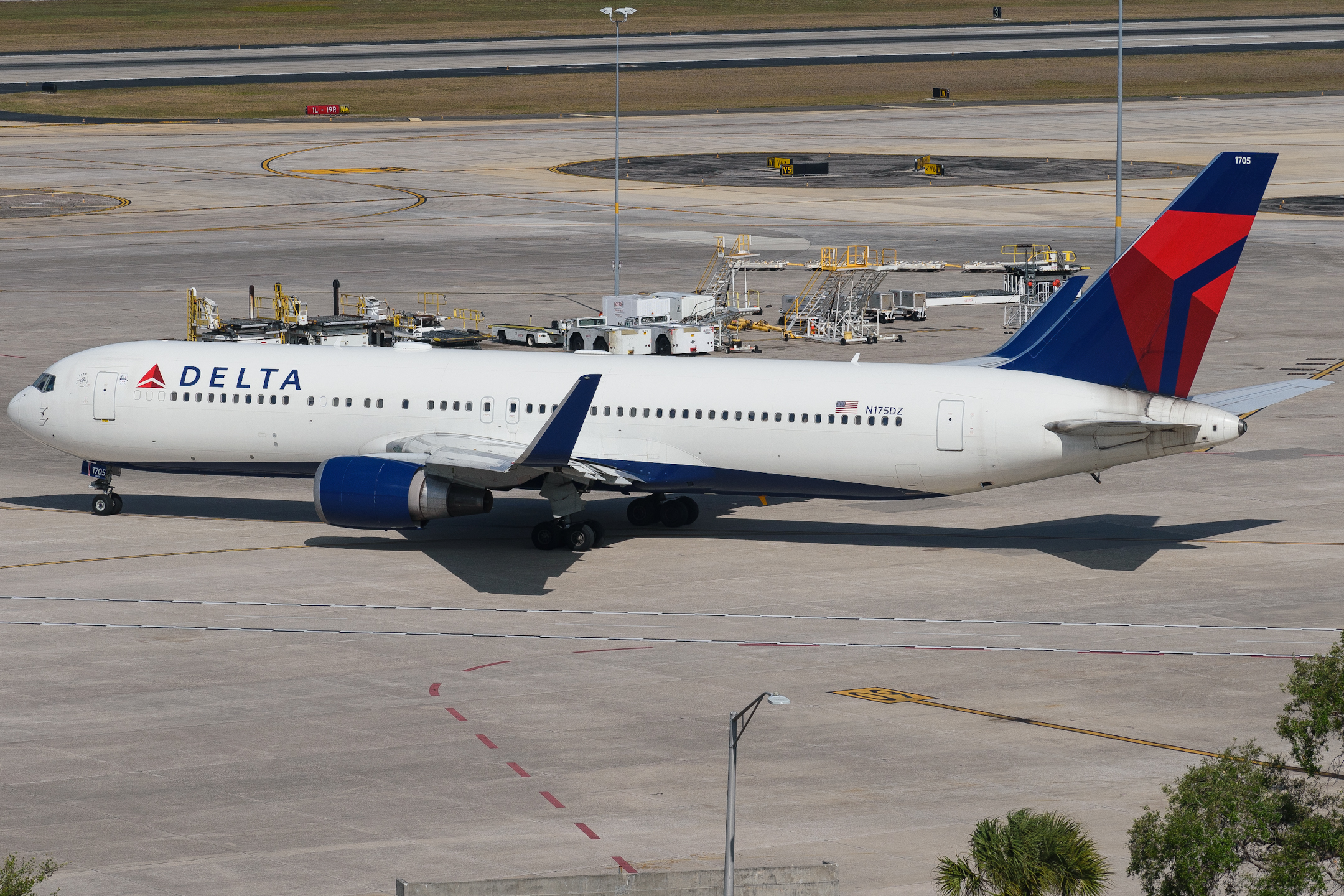 Full size: Delta Airlines Boeing 767-300ER N175DZ at Tampa International Airport