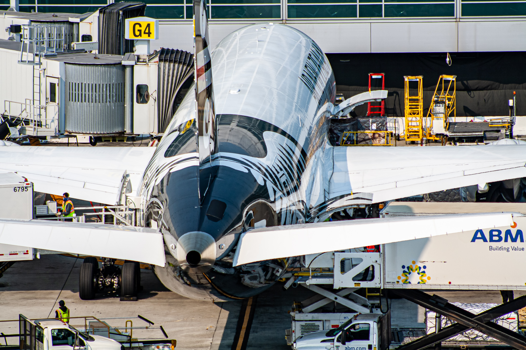 Full size: Air New Zealand Boeing 787-9 ZK-NZL at San Francisco International Airport