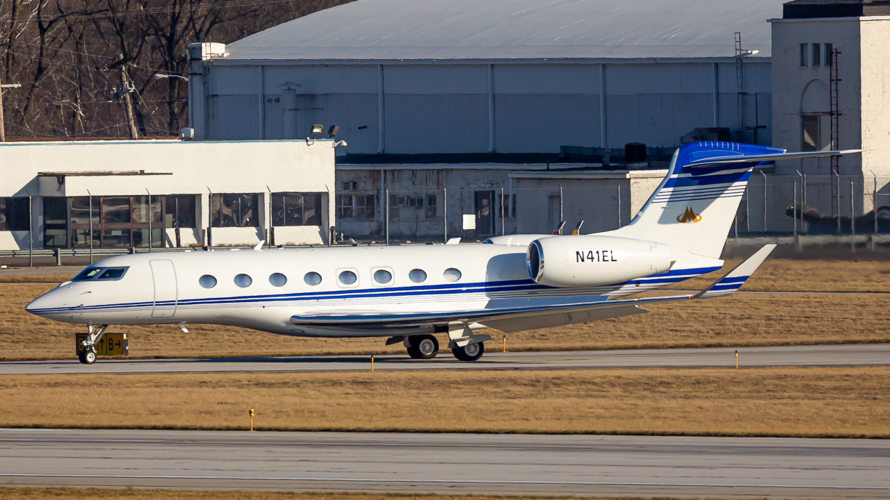 Full size: PRIVATE Gulfstream G650 N41EL at John Glenn Columbus International Airport