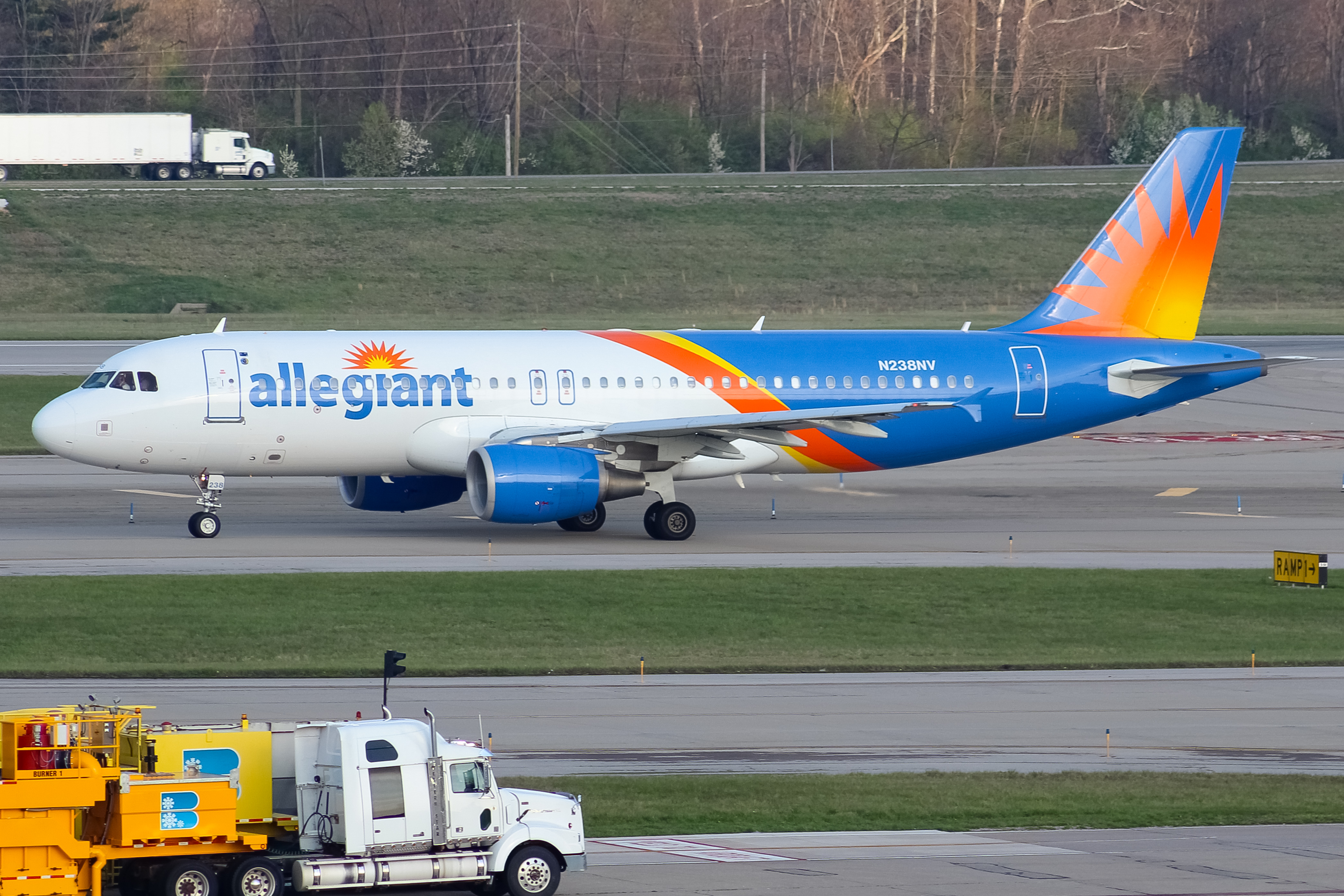 Full size: Allegiant Air Airbus A320 N238NV at Cincinnati/Northern Kentucky International Airport