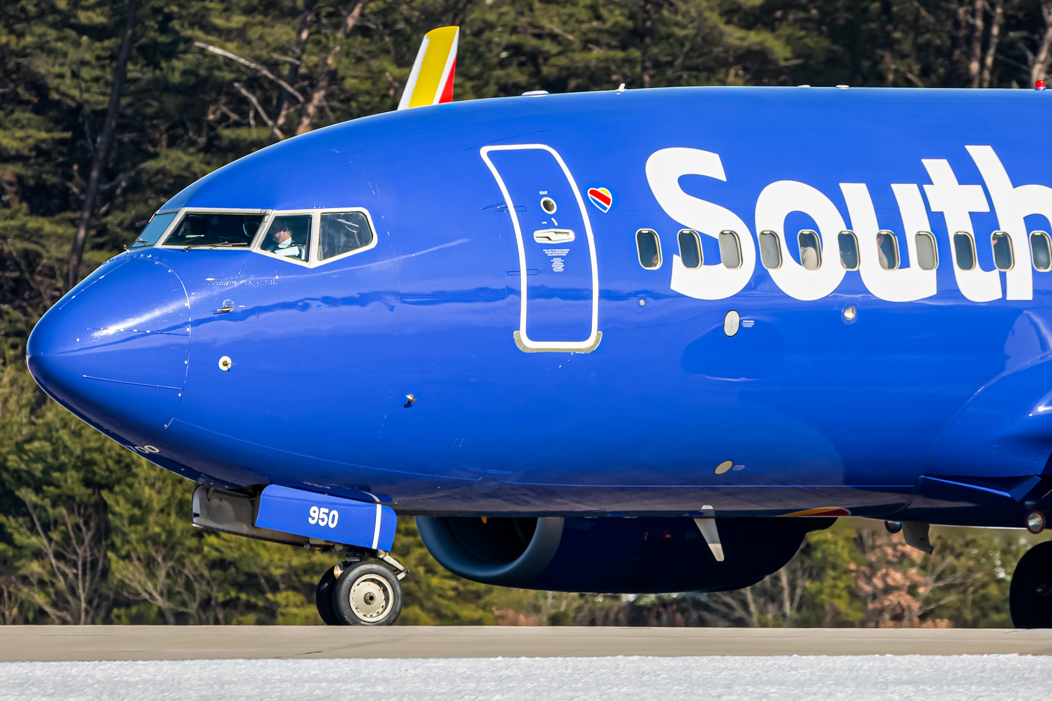 Full size: Southwest Airlines Boeing 737-700 N950WN at Baltimore/Washington International Thurgood Marshall Airport