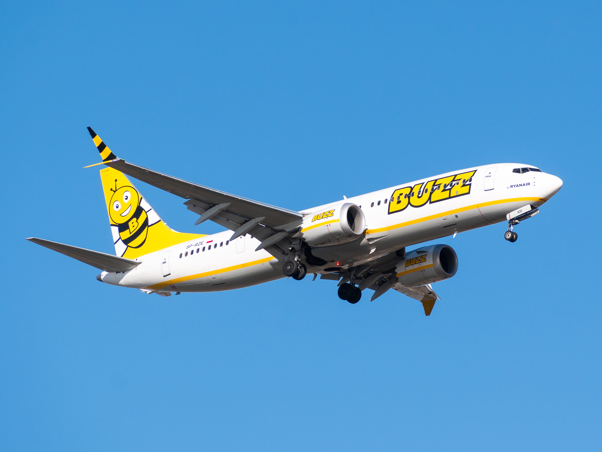 Full size: Buzz Boeing 737 MAX 8 SP-RZE at Tenerife South Airport