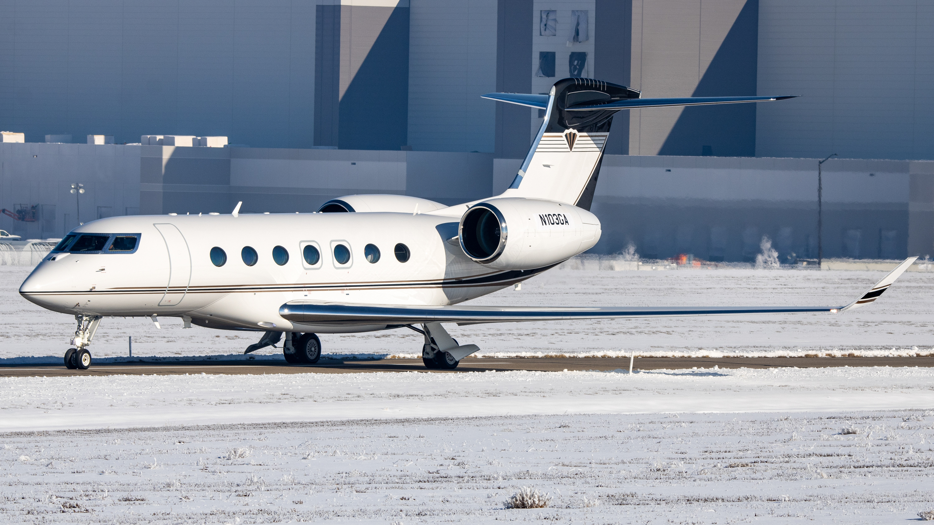 Full size: Gulfstream Aerospace Corp Gulfstream G500 N103GA at Northern Colorado Regional Airport