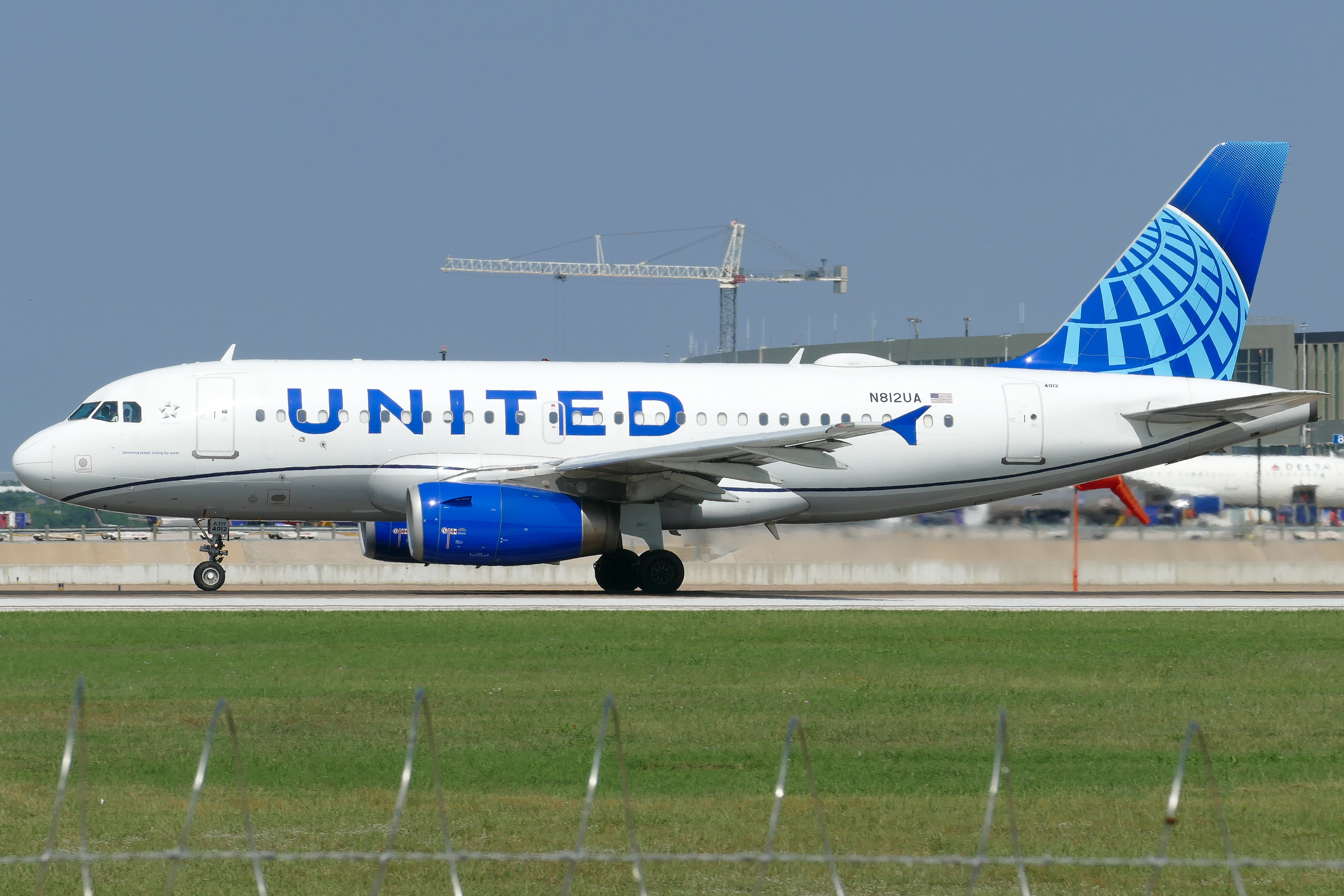 Full size: United Airlines Airbus A319 N812UA at Austin-Bergstrom International Airport