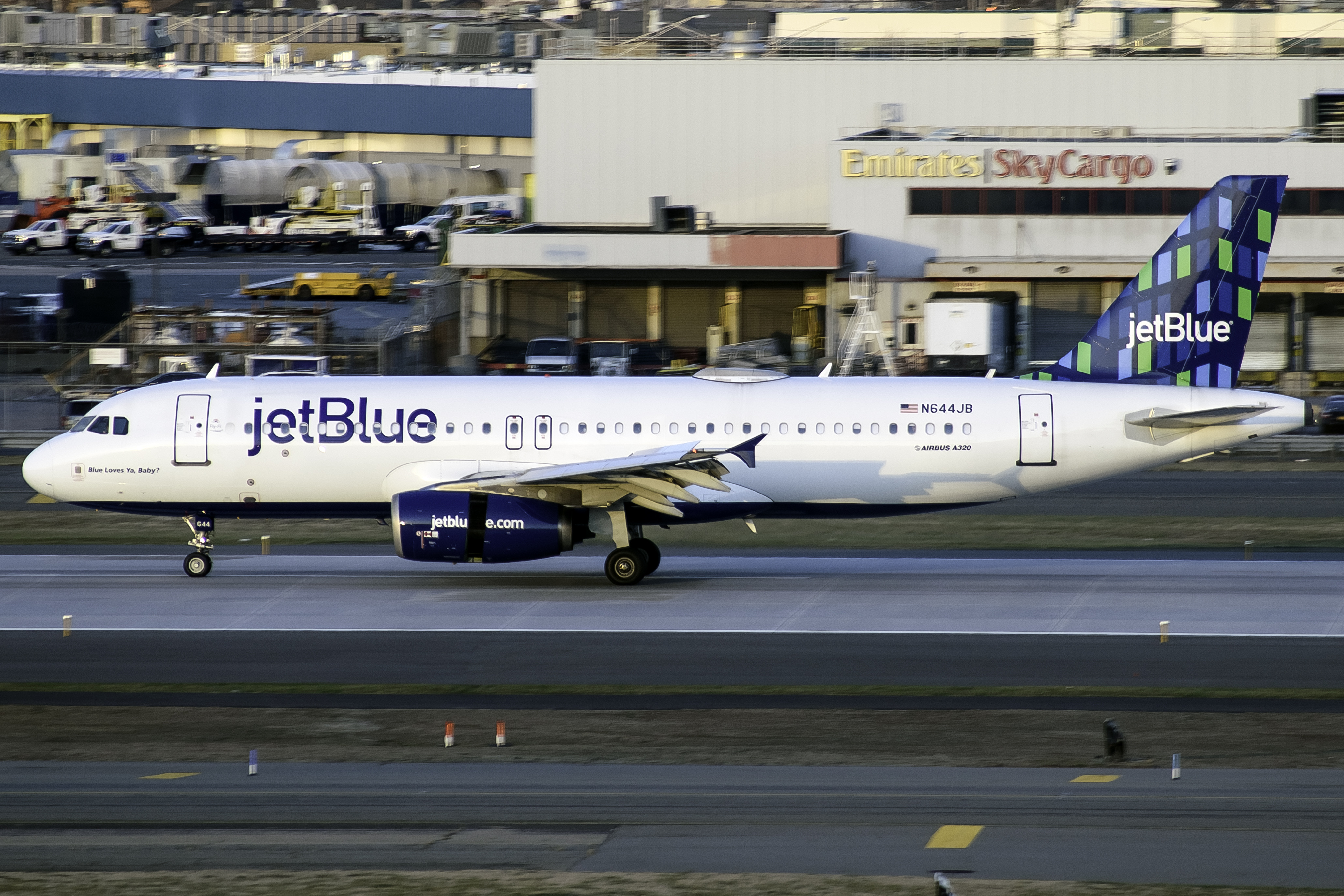 Full size: JetBlue Airways Airbus A320 n644jb at John F. Kennedy International Airport