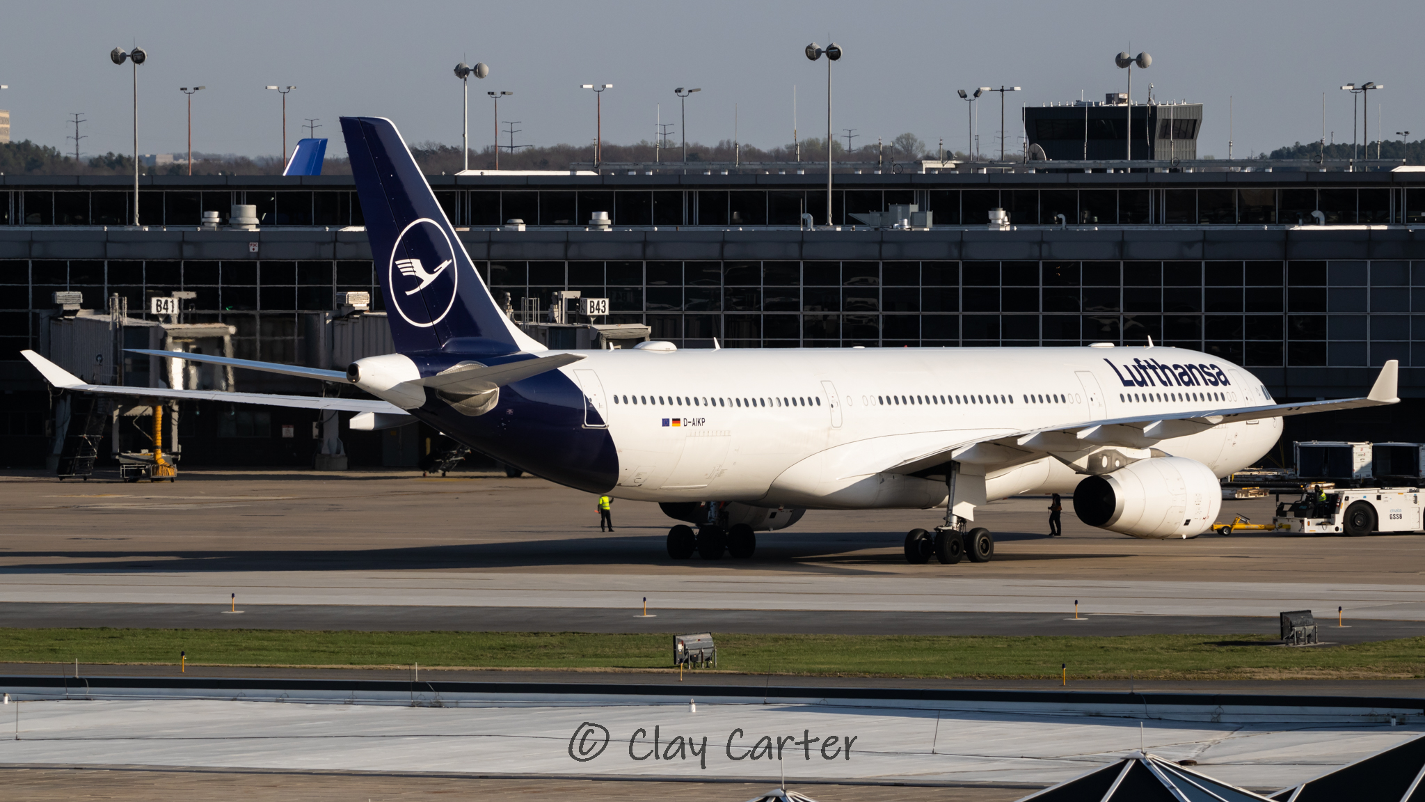 Full size: Lufthansa Airbus A330-300 D-AIKP at Washington Dulles International Airport