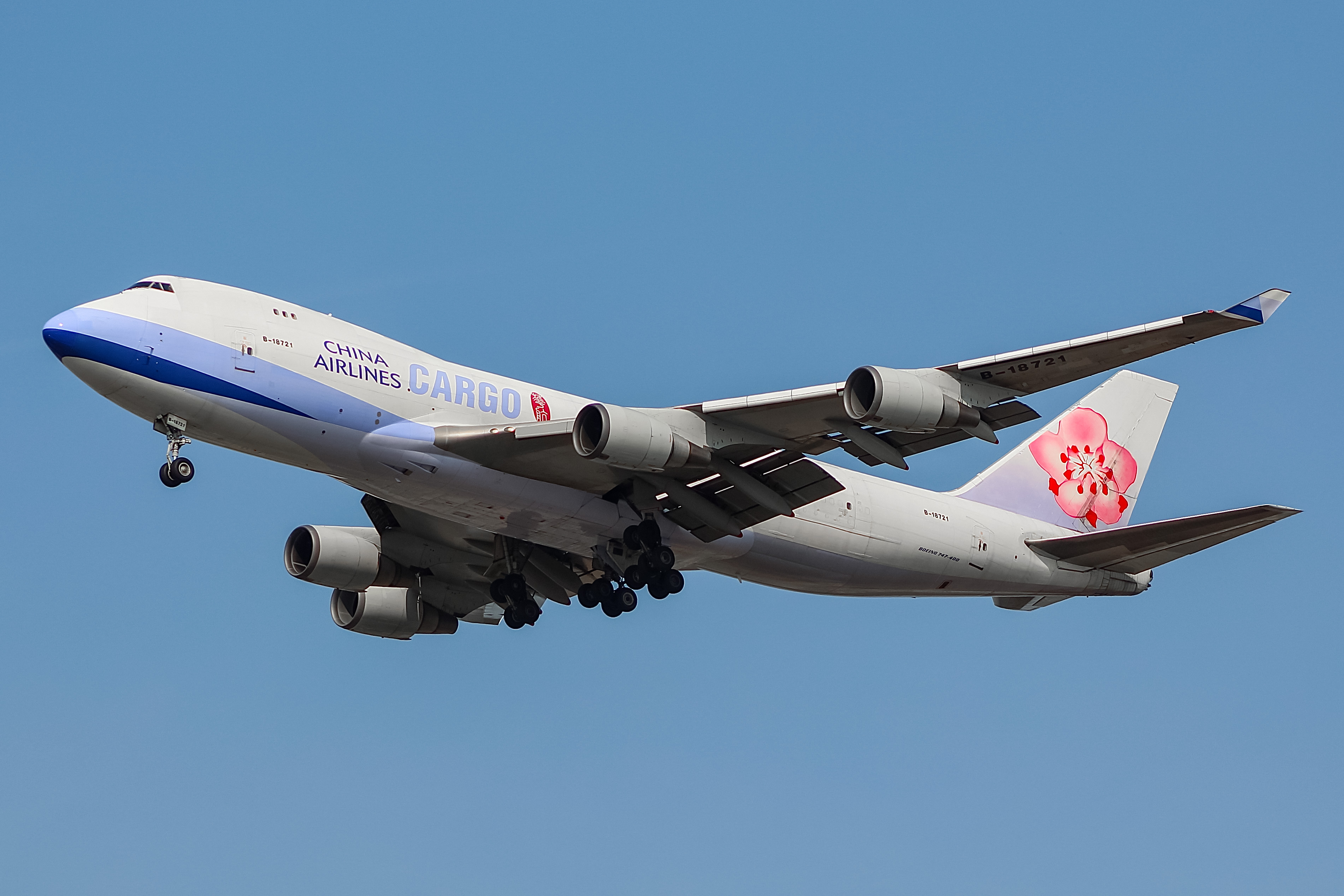 Full size: China Airlines Cargo Boeing 747-400F B-18721 at Chicago O'Hare International Airport