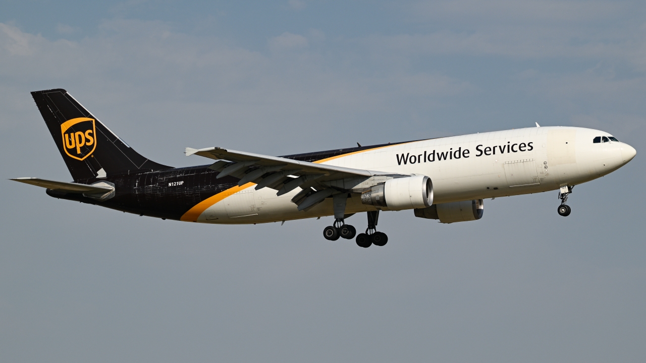 Full size: UPS  Airbus A300F-600 N121UP at Dallas-Fort Worth International Airport