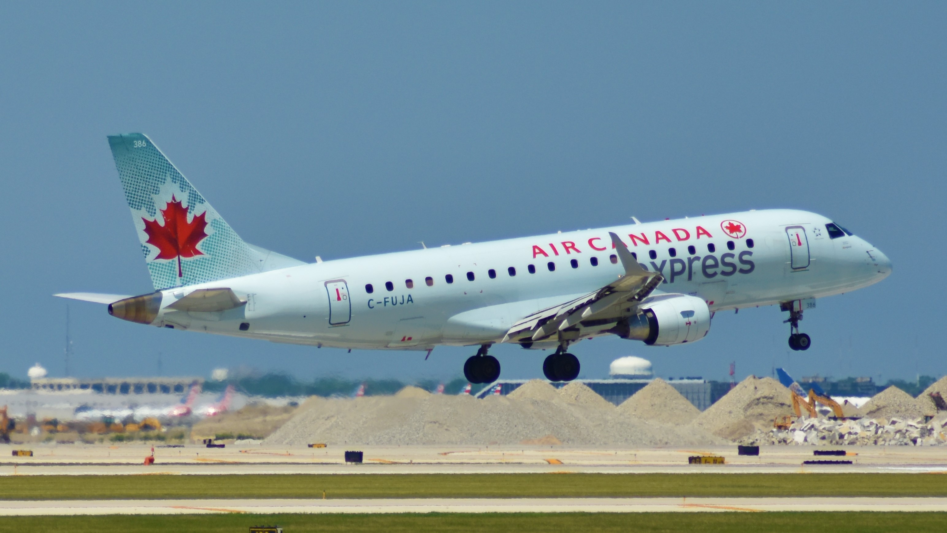 Full size: Air Canada Express Embraer E175 C-FUJA at Chicago O'Hare International Airport