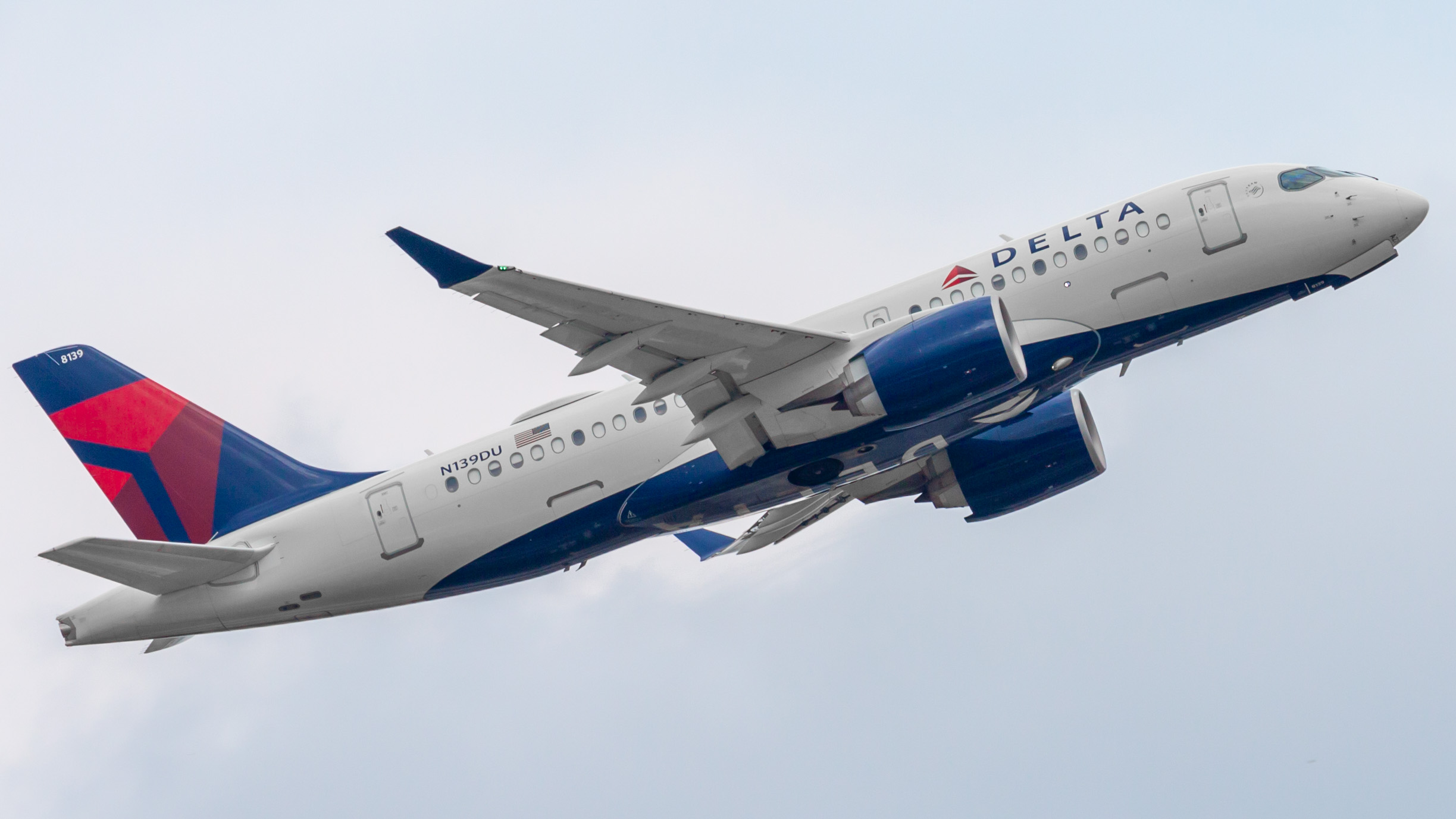 Full size: Delta Airlines Airbus A220-100 N139DU at Houston-George Bush Intercontinental Airport